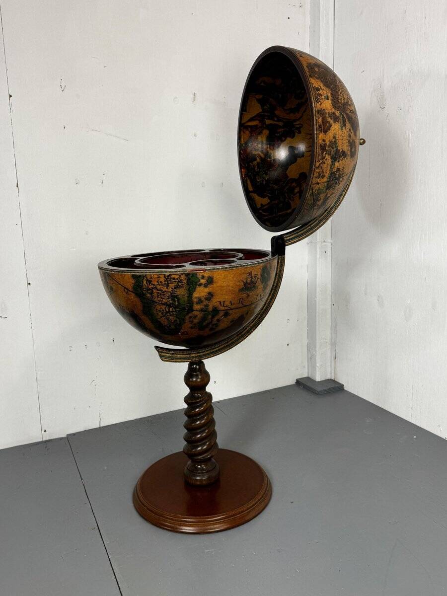 Large vintage Italian classical globe bar cabinet, 1970s
