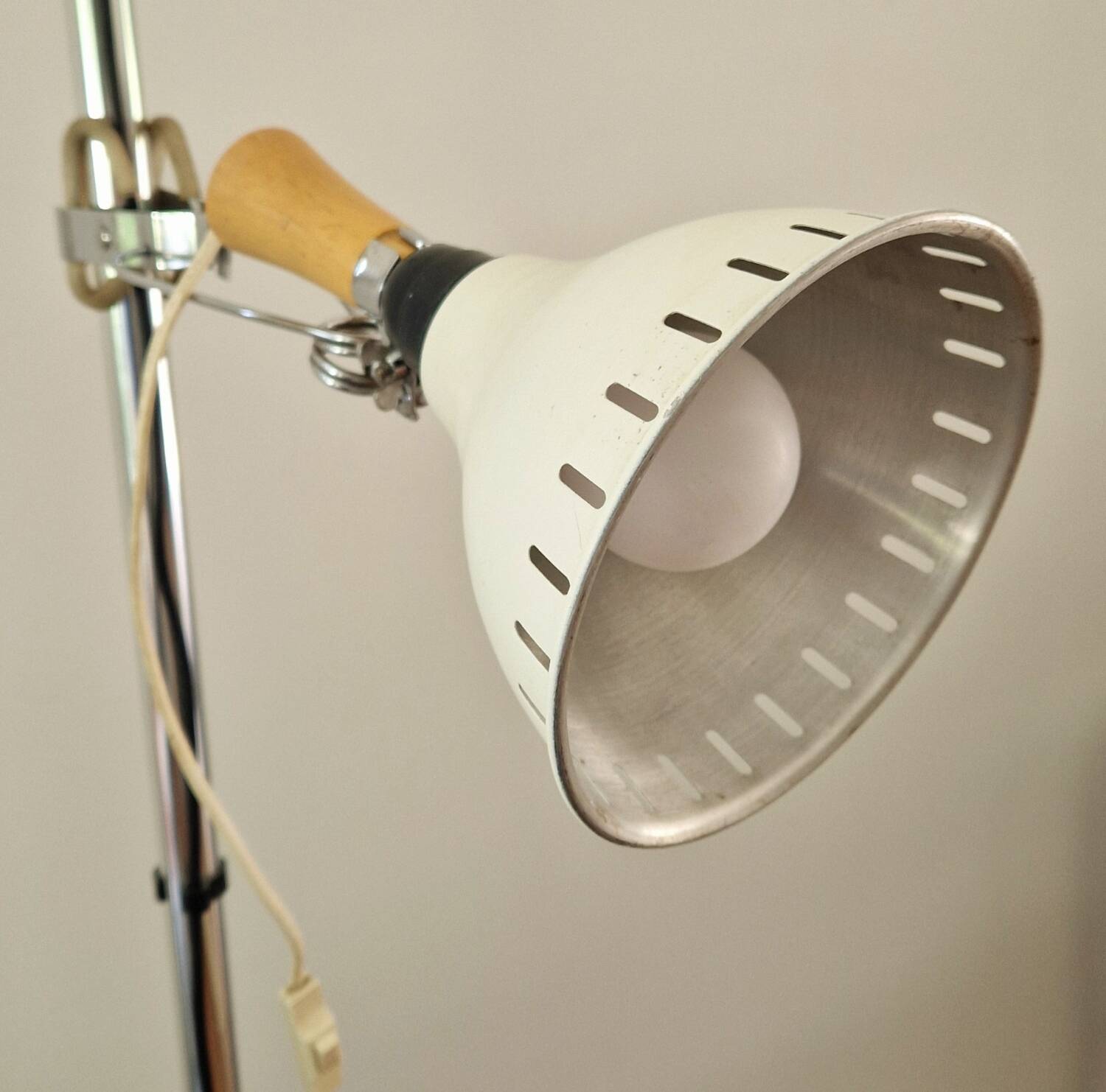 Vintage clamp lamp - Wood and metal - 70s