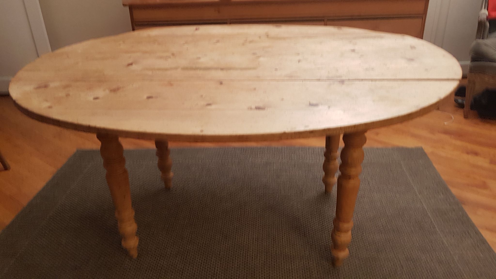Table ovale anglaise ancienne en pin