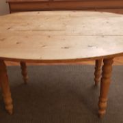 Table ovale anglaise ancienne en pin
