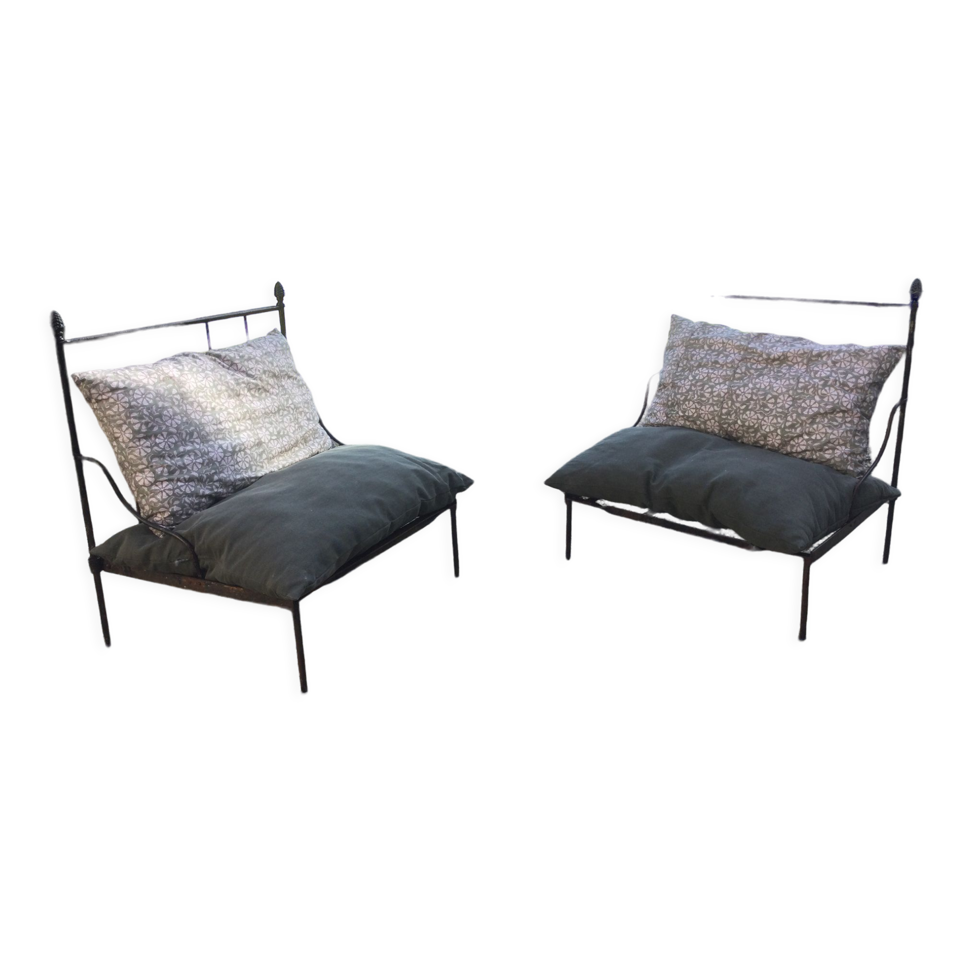 Set of 2 iron garden chairs