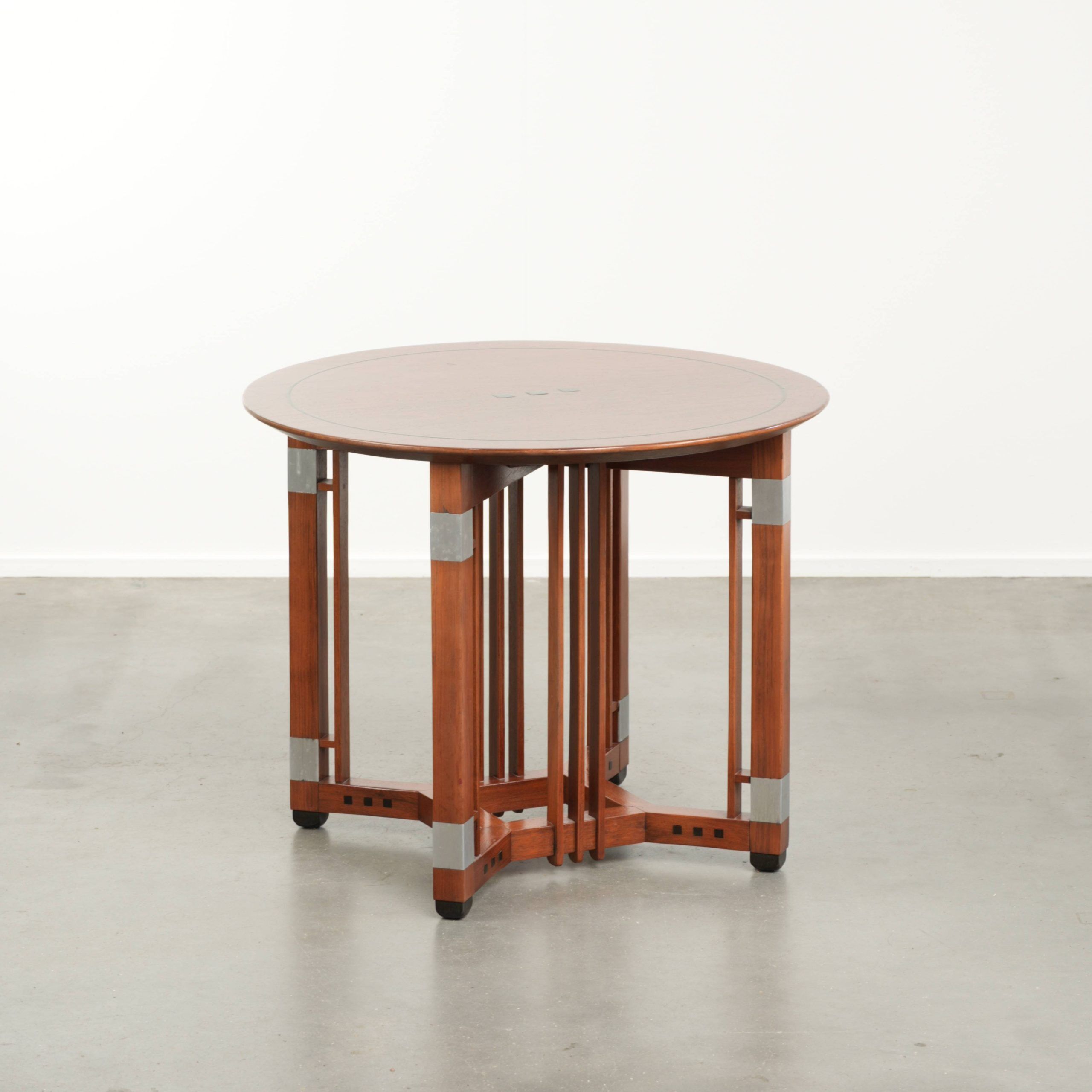 Table d'appoint ronde au design Art Déco