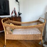 Berceau en rotin années 50