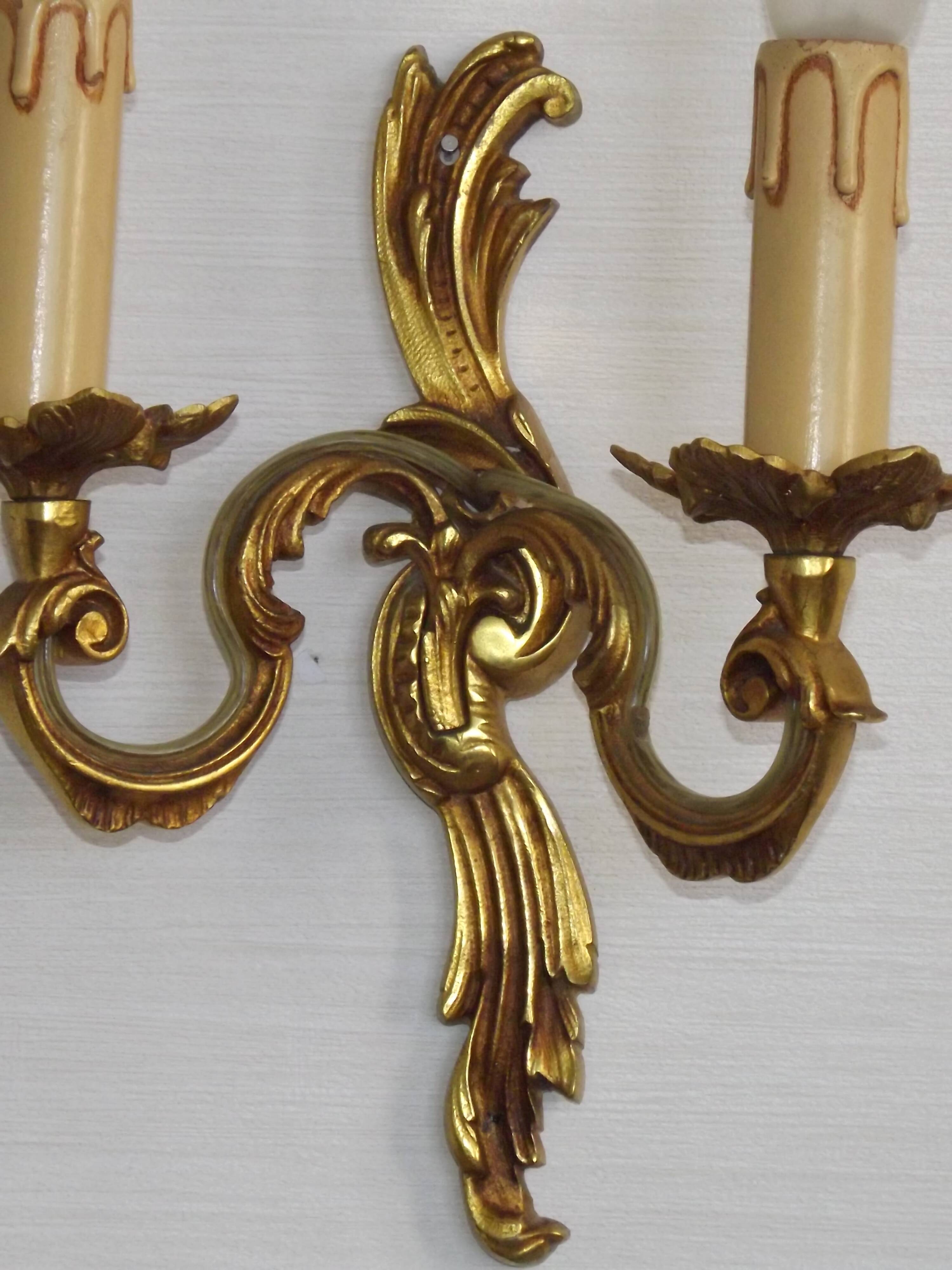 Stylish Vintage French Bronze Double Wall Sconce with Acanthus Leaf Detail