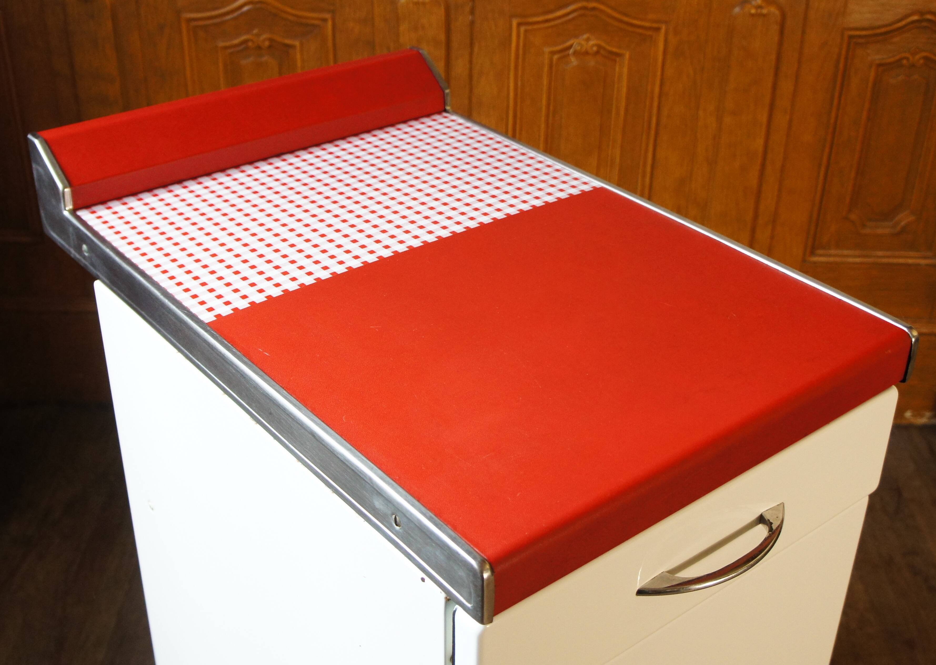 Pantry cabinet in enamelled sheet metal Mobilux around 1950
