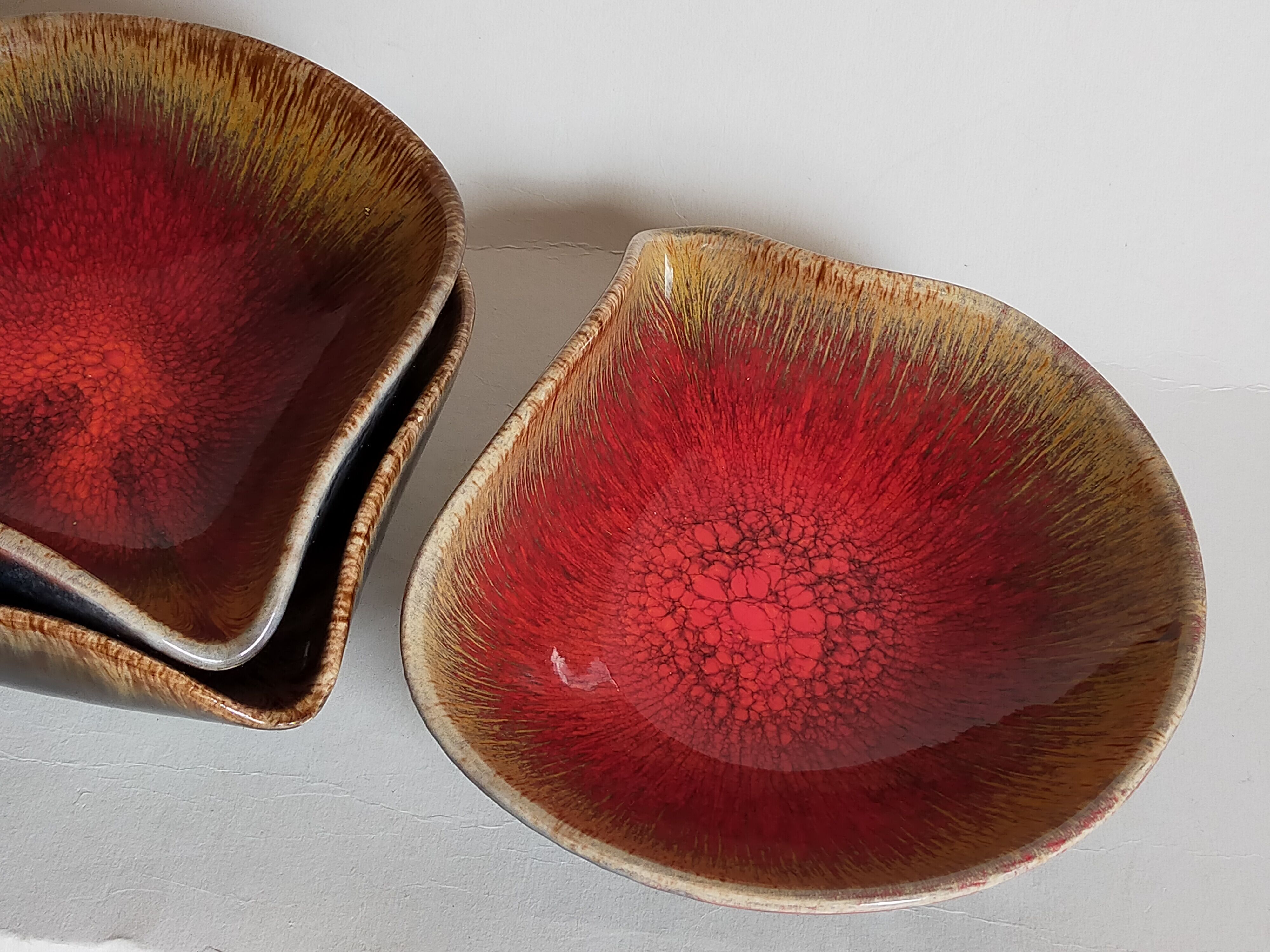 Four bowls free-form cups with French metal enamel