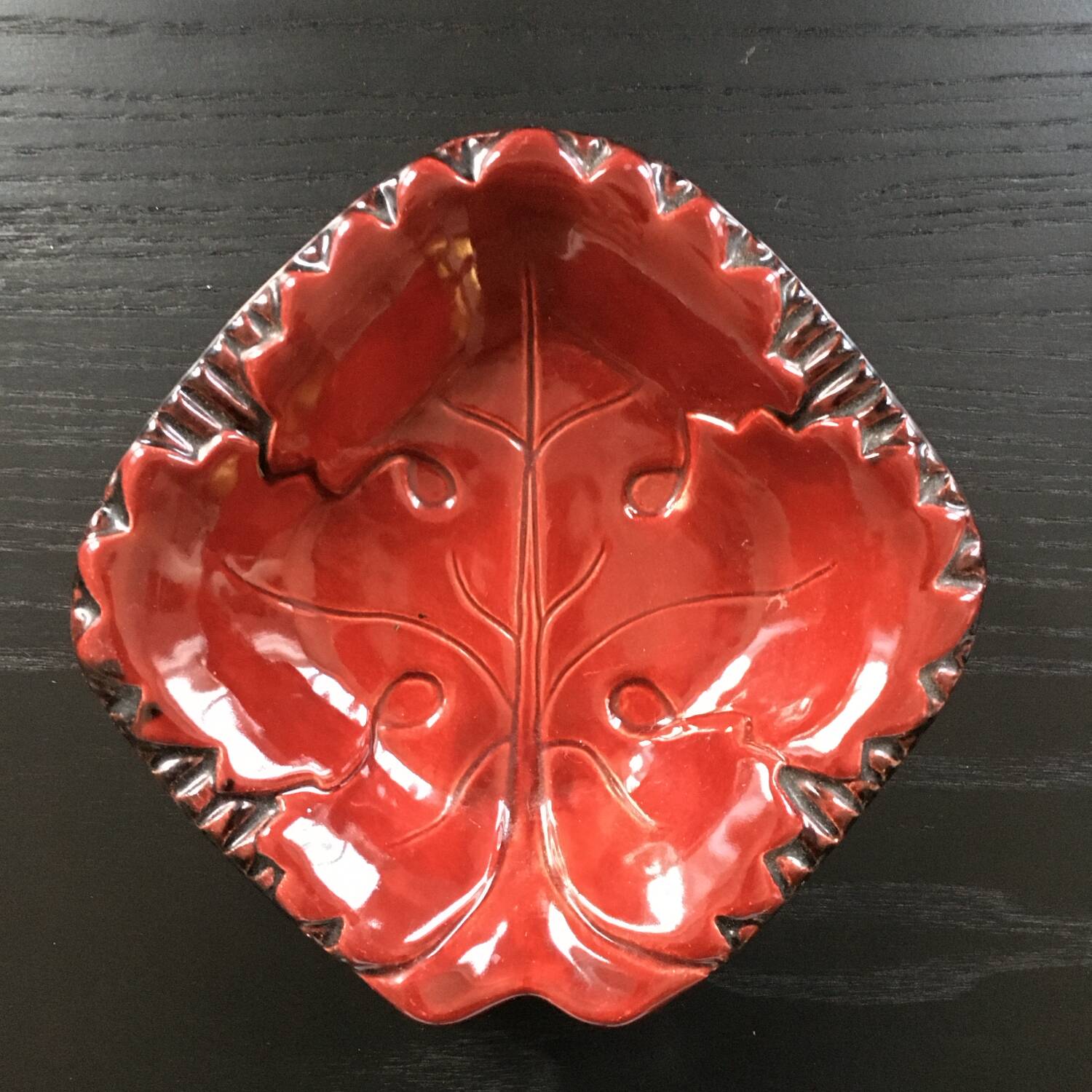 Burgundy leaf emptier