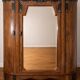 Armoire Art Déco française en noyer, miroir biseauté et marqueterie, 1930