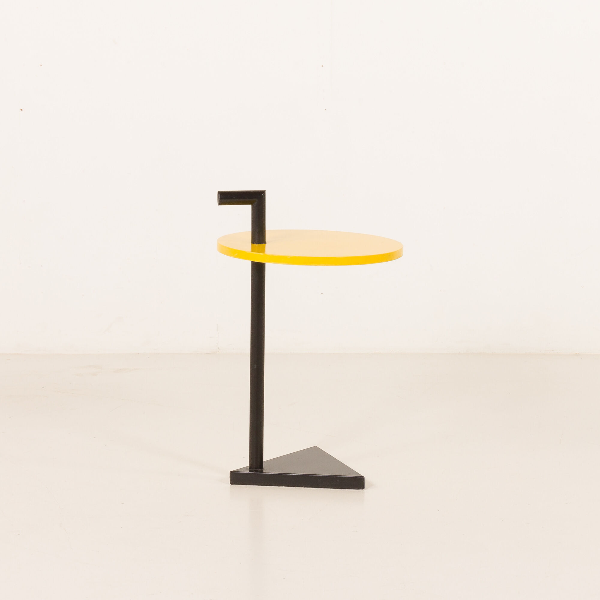 Memphis Milano style side table, Italy 1980s