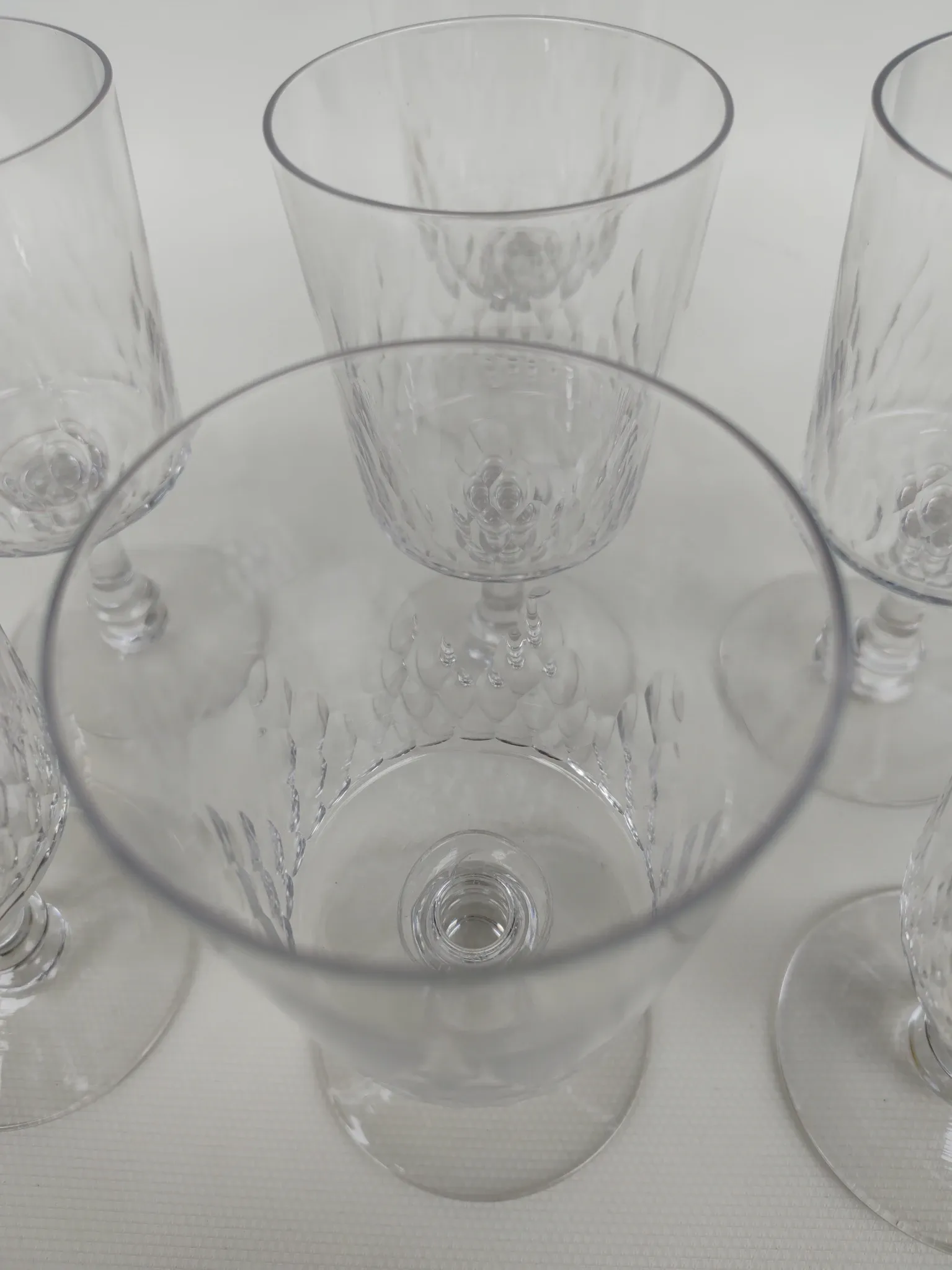 8 grands verres en cristal de Baccarat, modèle Champigny.