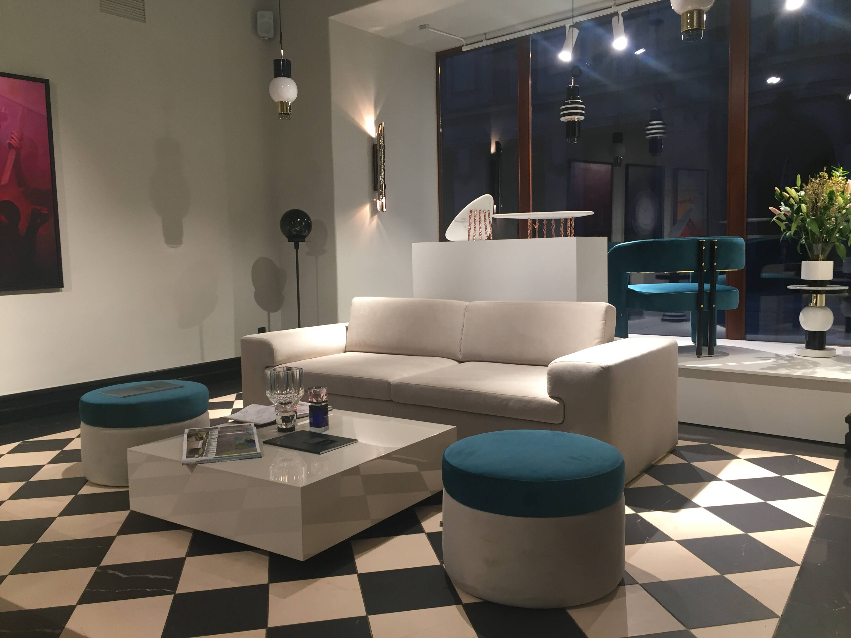 Table basse Essence conçue par le designer italien Gio Pagani.