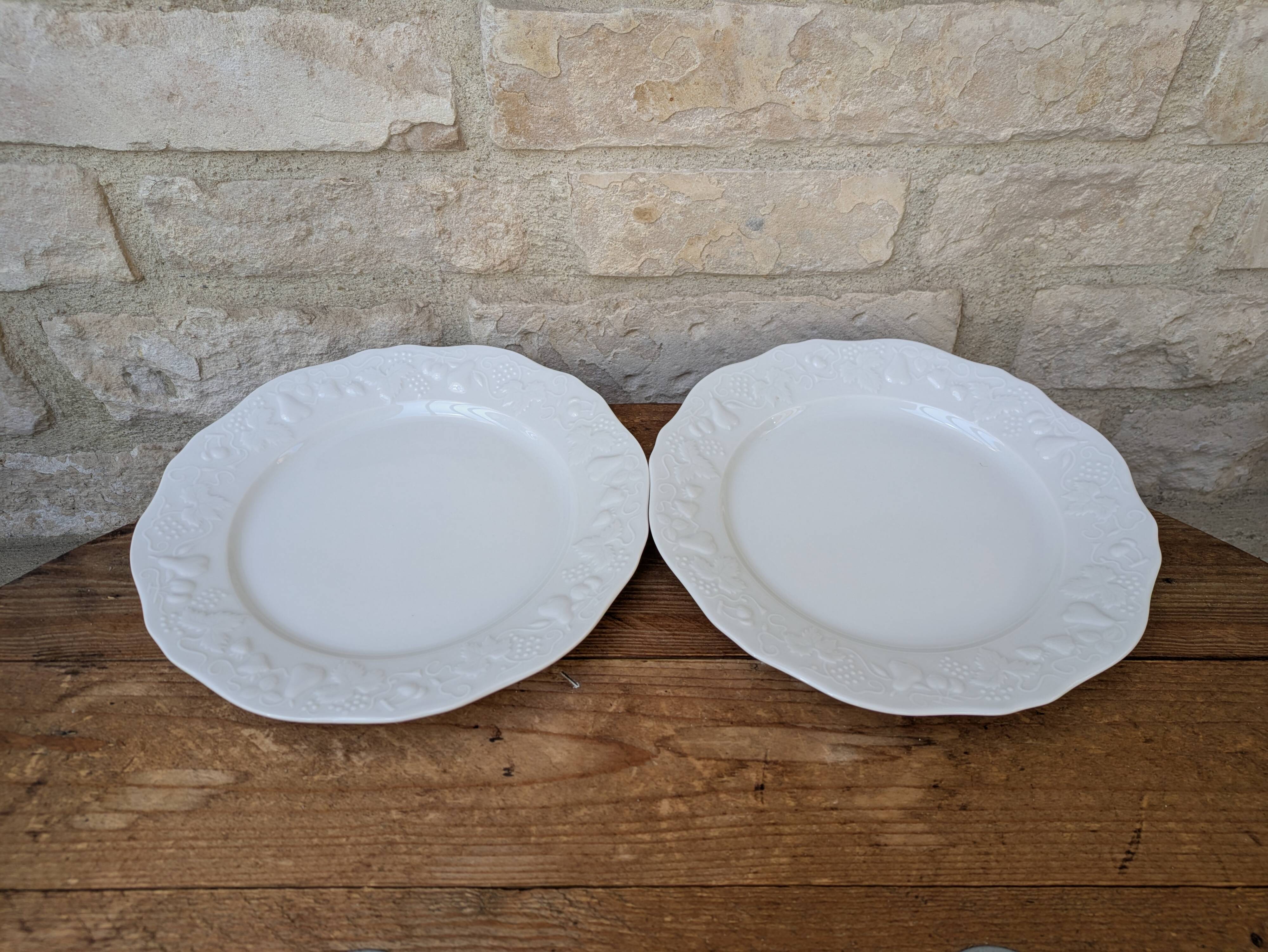 Set of 2 fruit motif plates P. Deshoulières in Limoges porcelain
