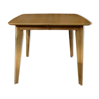 Extendable Scandinavian table