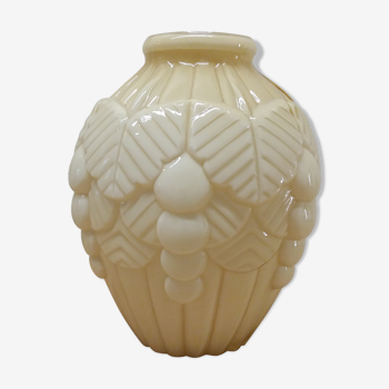 Vase opaline Art Déco Ivoire