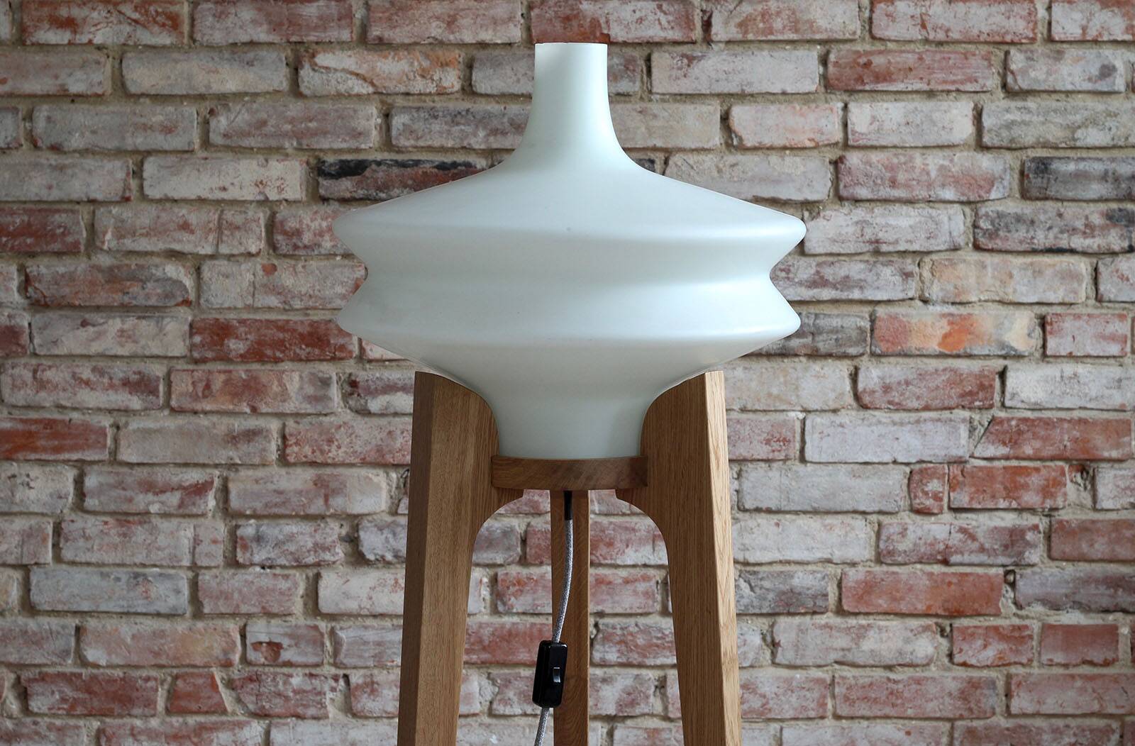Space Age floor lamp in white glass and wood, 1960s