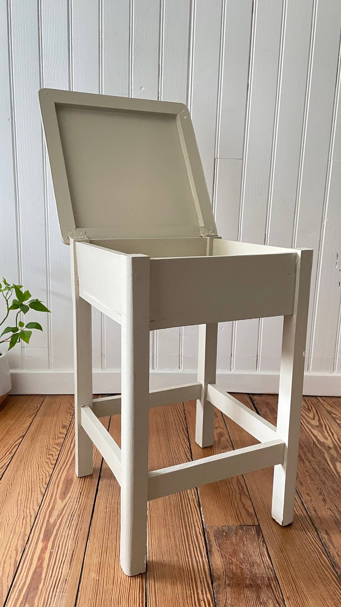 VINTAGE Beige Stool Chest