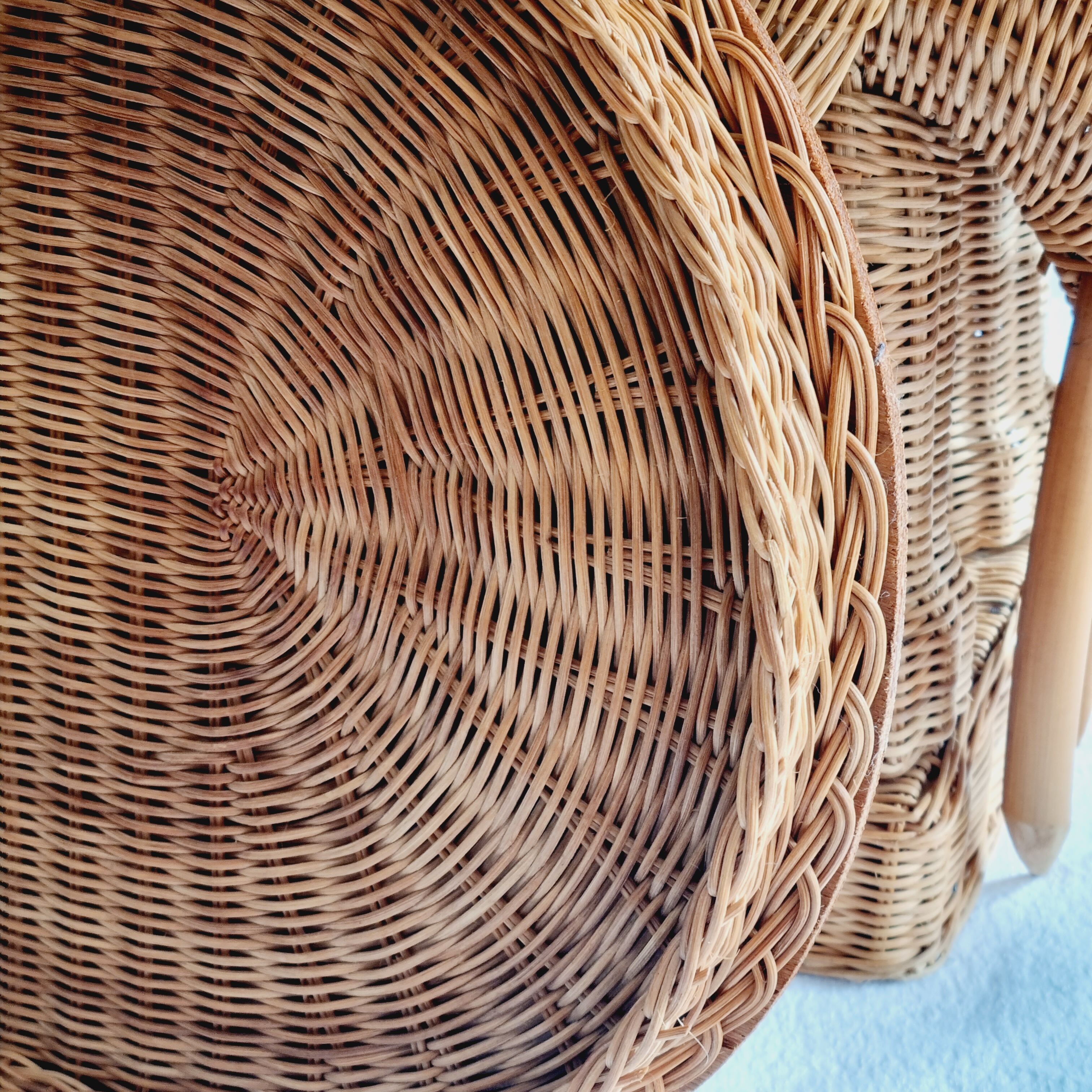 Side table or end of elephant sofa in wicker and rattan 70'