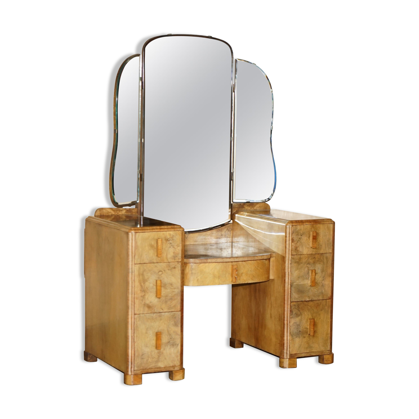 Art Deco dressing table in satin walnut with mirror, circa 1930.