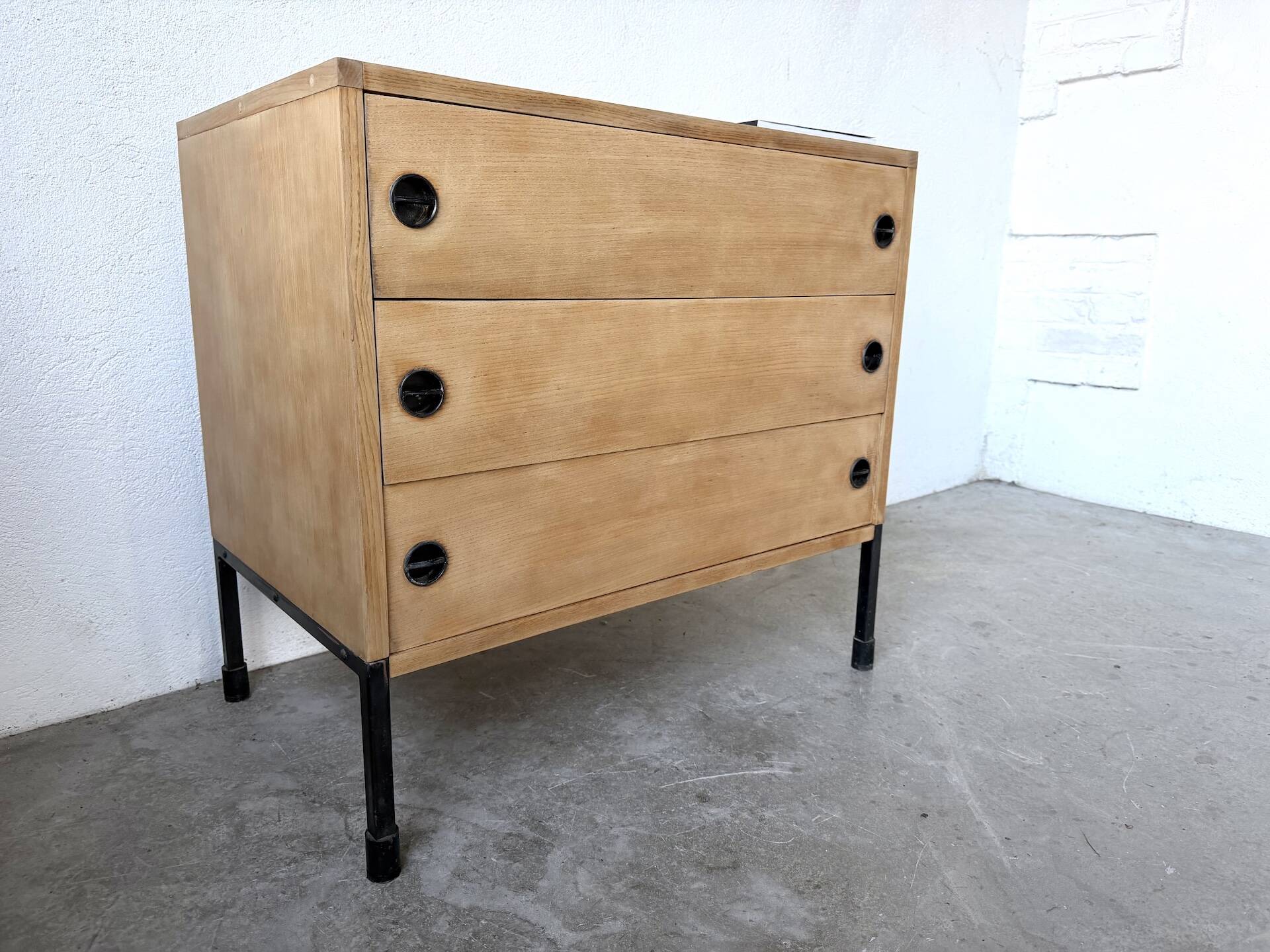 Three-drawer commode ARP — Minvielle, oak and lacquered metal, France, years