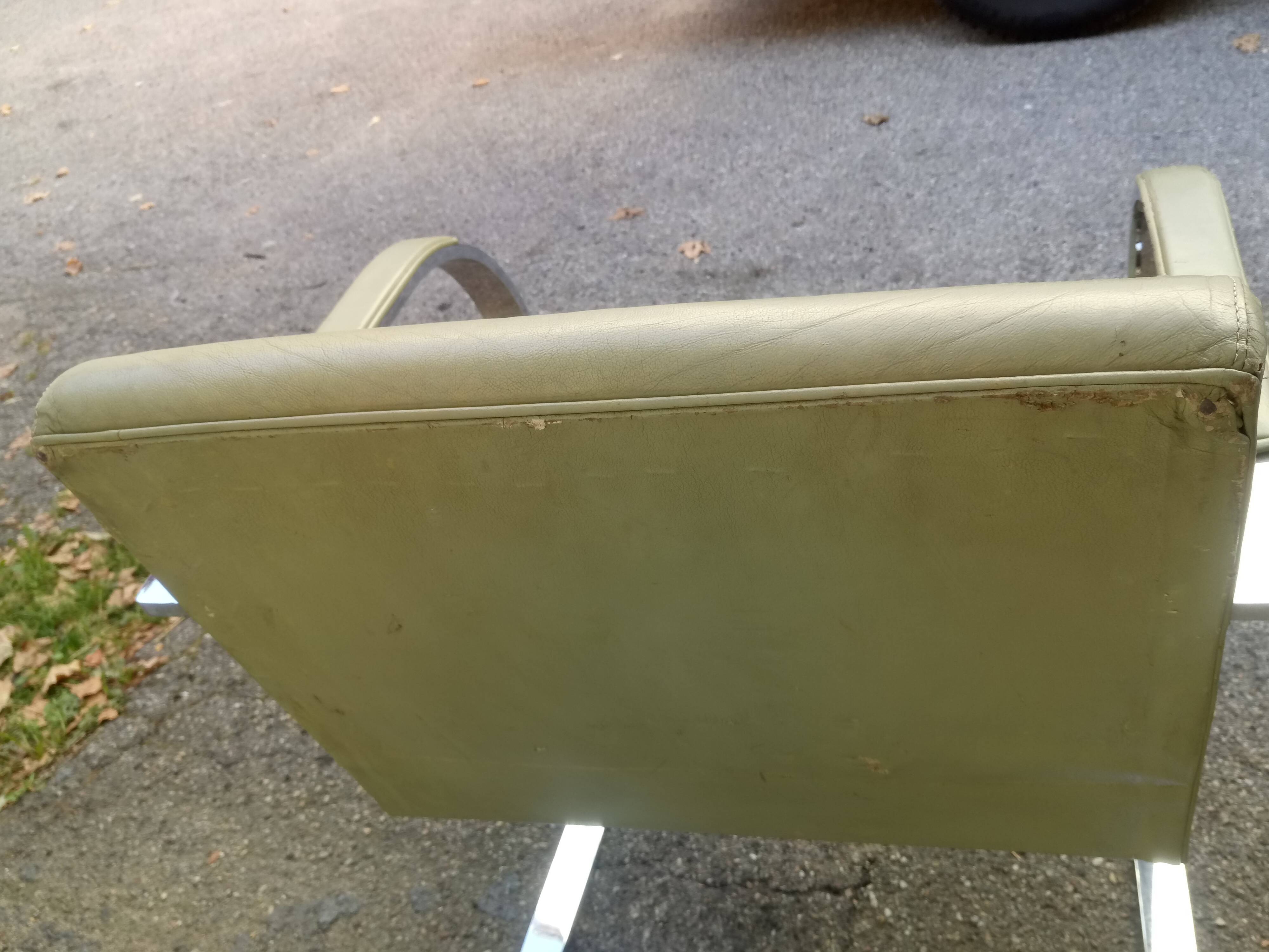 Fauteuils en cuir modèle 'brno' Ludwig  Mies Van der Rohe
