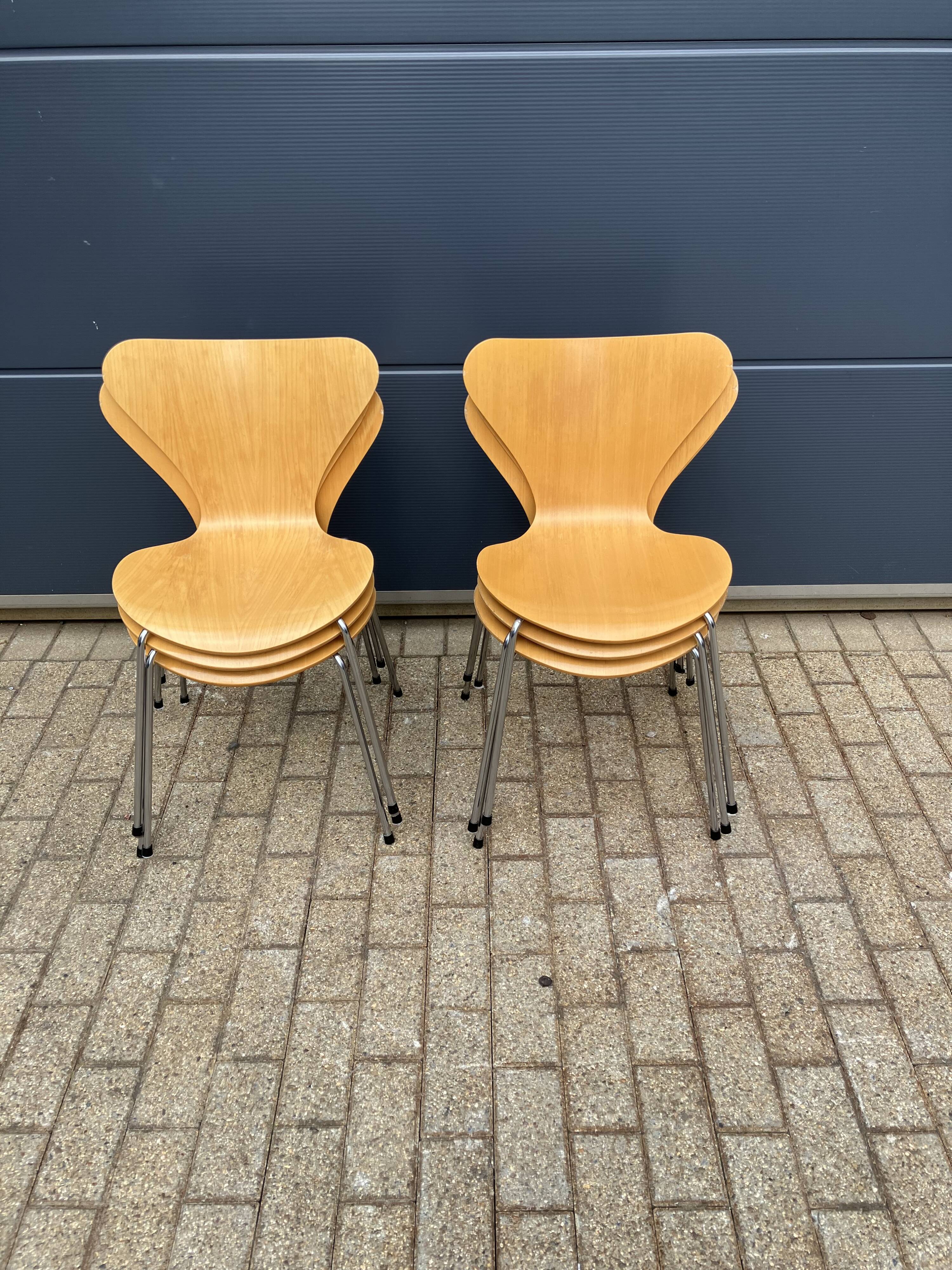 Fritz Hansen series 7 Vlinderstoelen naturel hout 1988