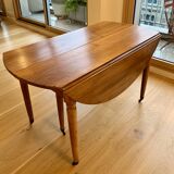 Extendable round table in solid walnut, 125cm in diameter, 5 extensions.