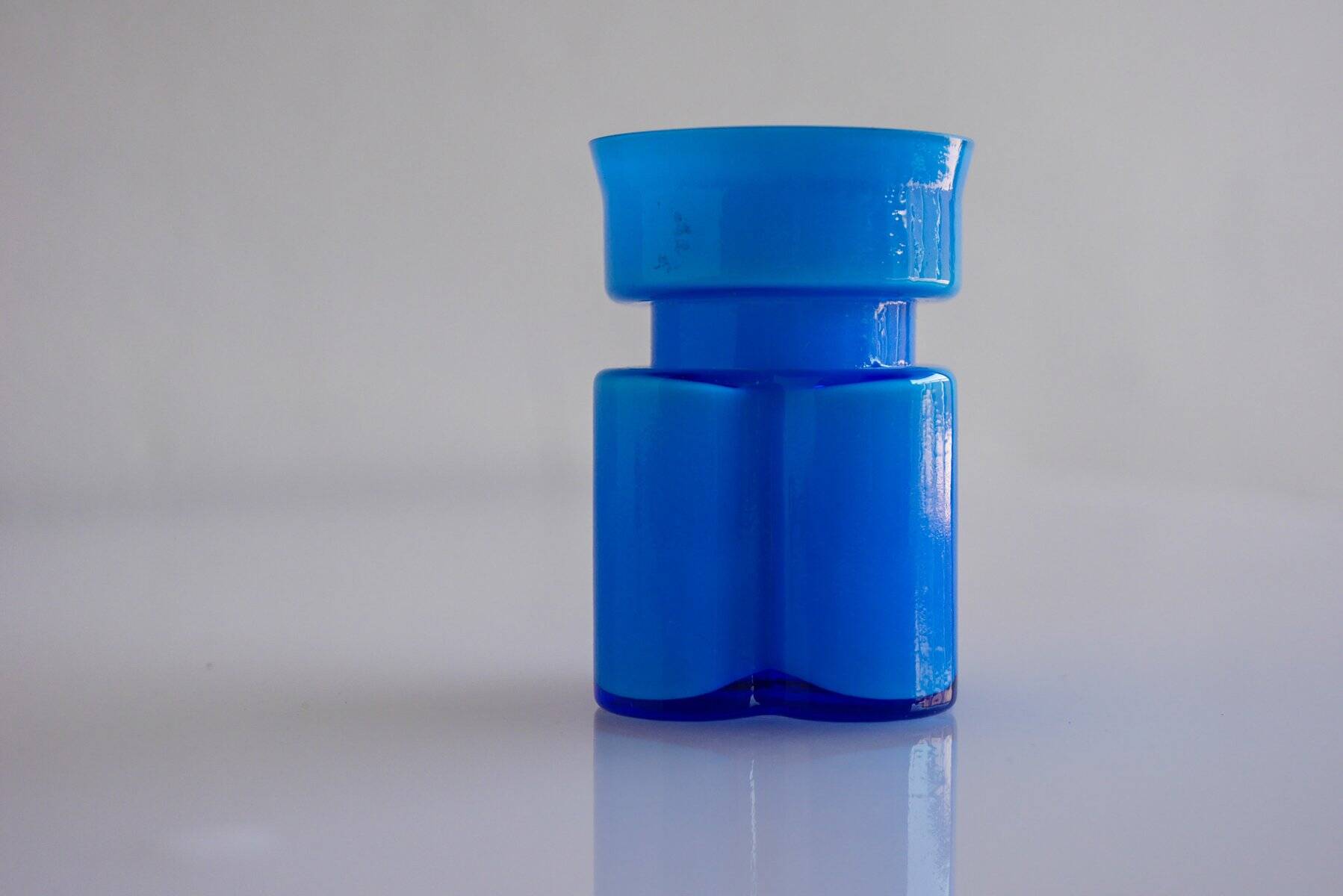 Mid-century modern Scandinavian art glass small vase by Po Ström for Alsterfors, Sweden