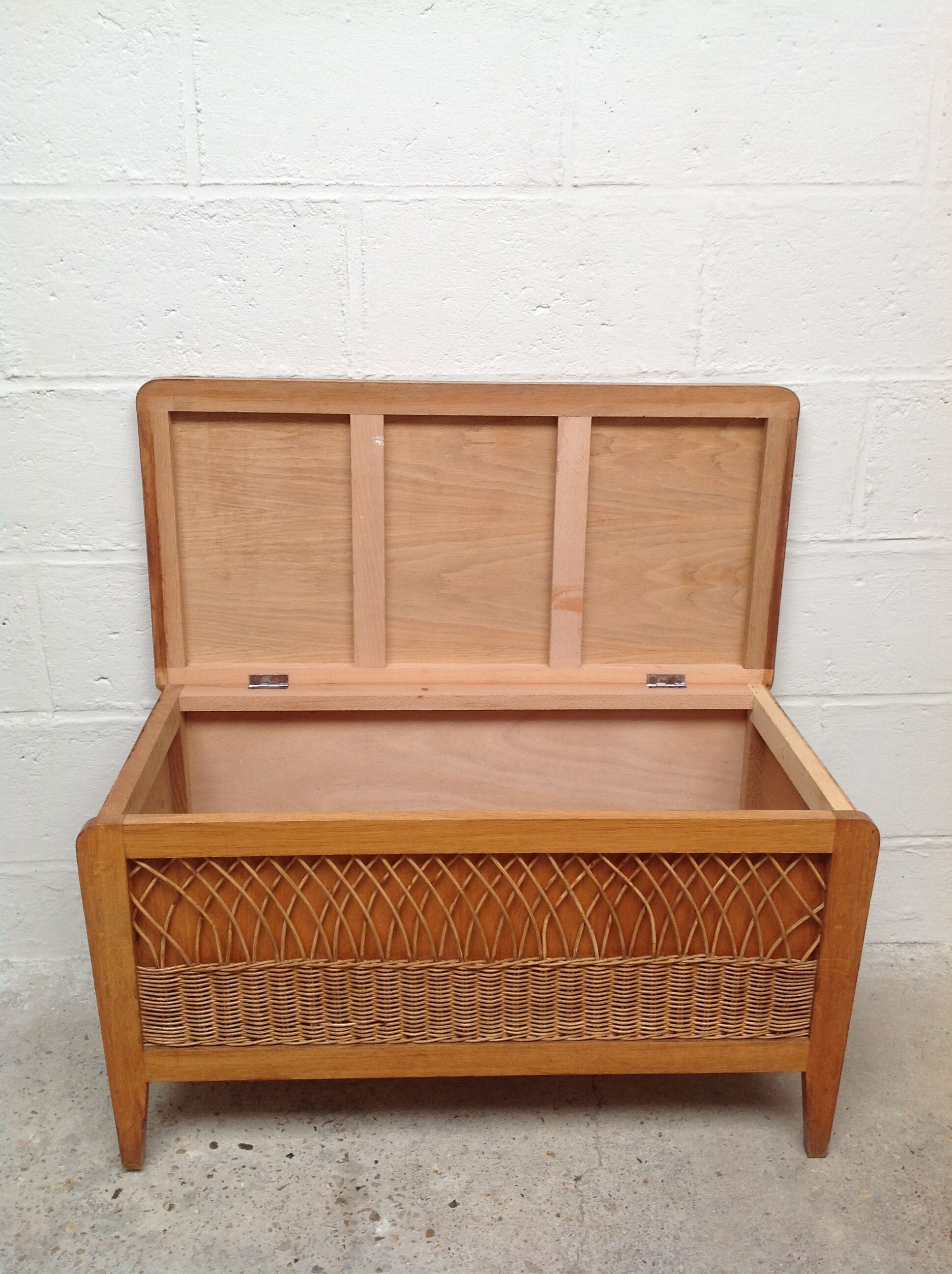 Banc coffre en bois et rotin vintage