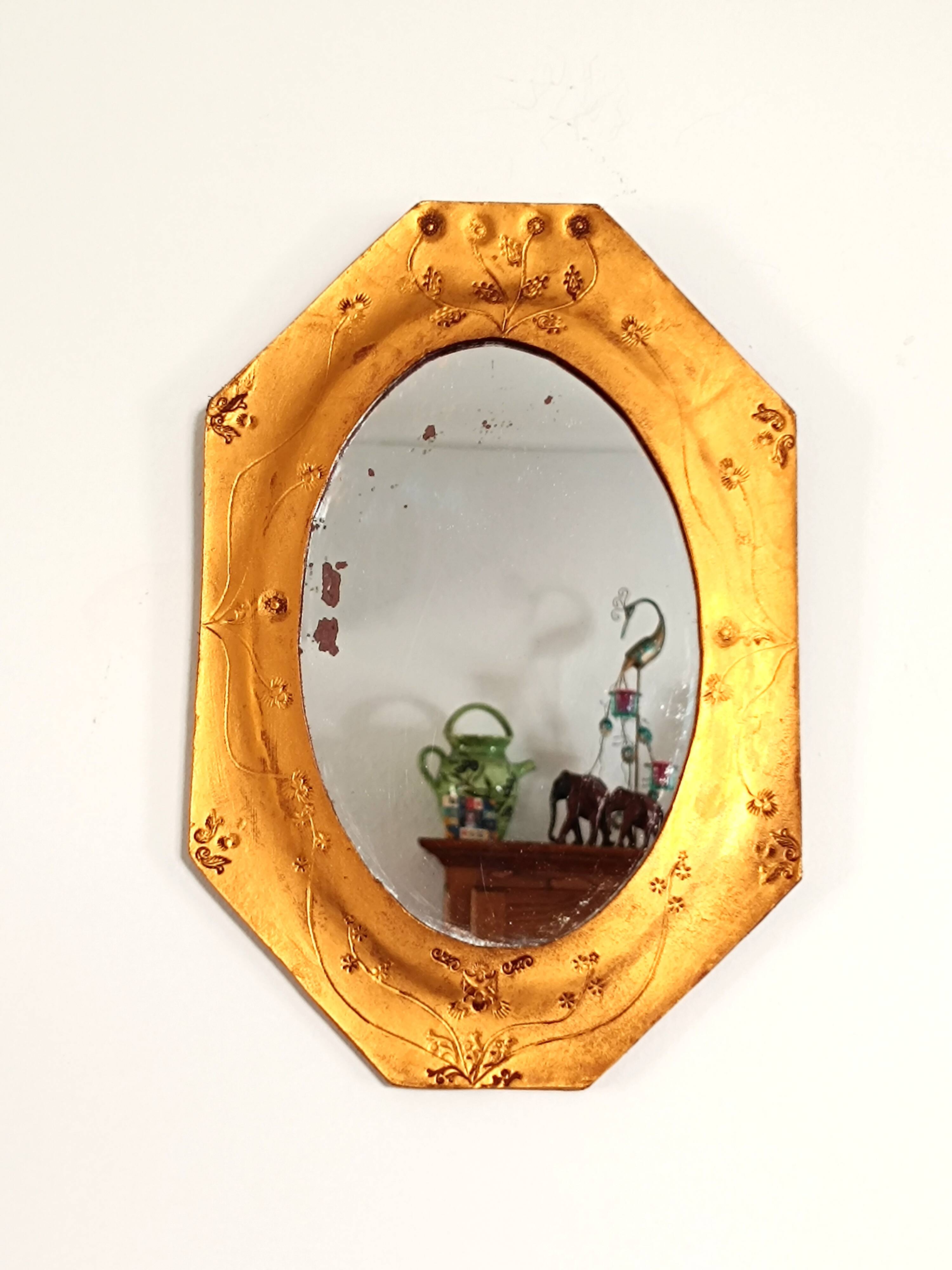 Small octagonal mirror in gold leather