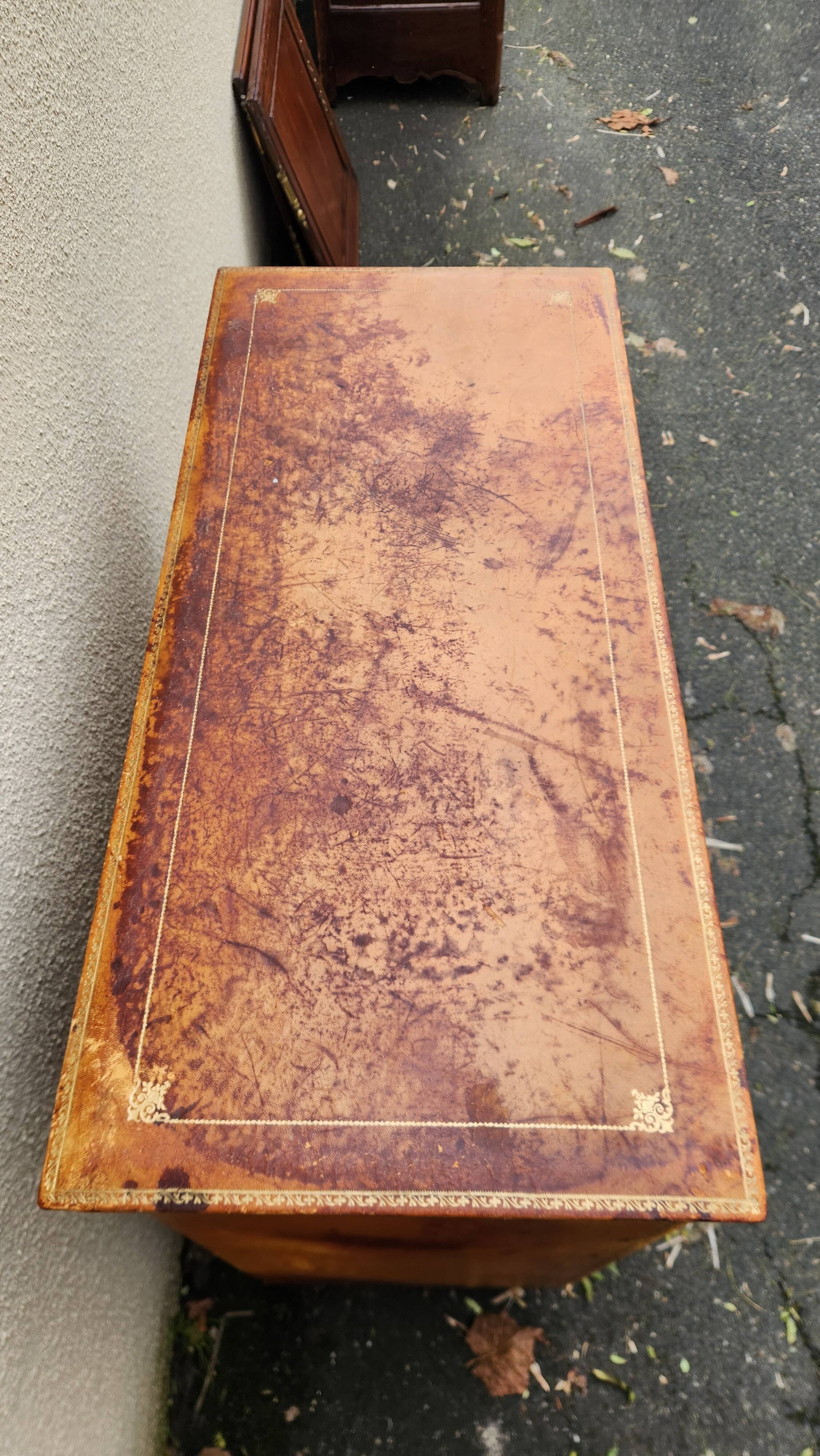 Cardboard box-making cabinet from 1950