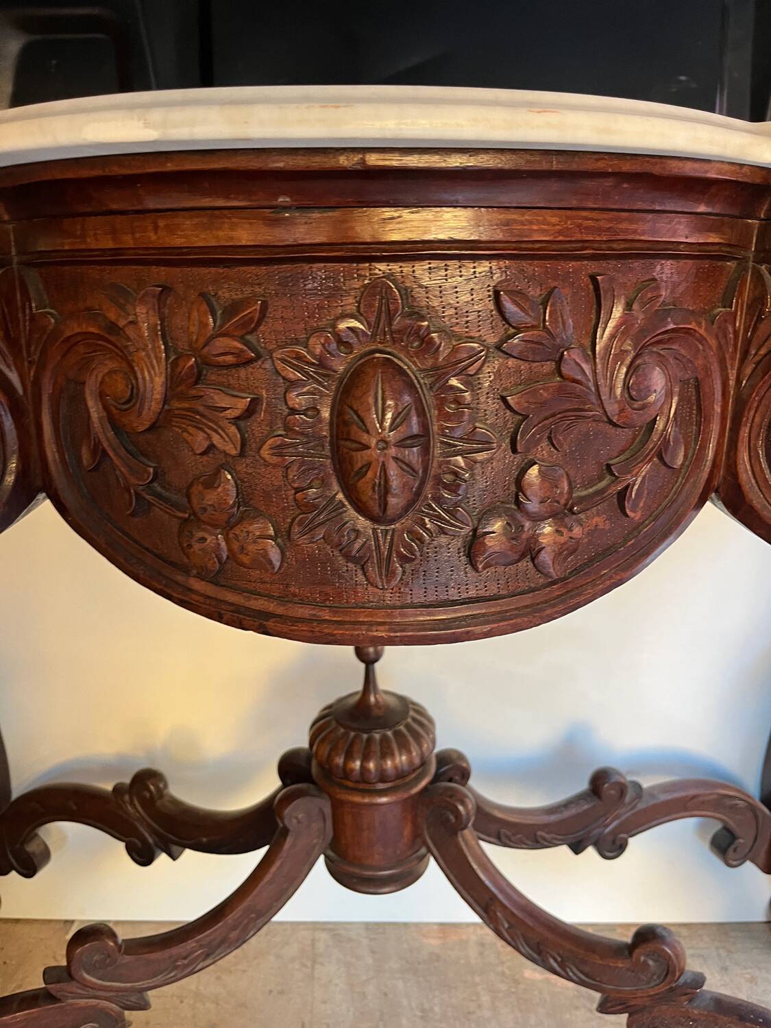 Console in carved solid oak and marble top