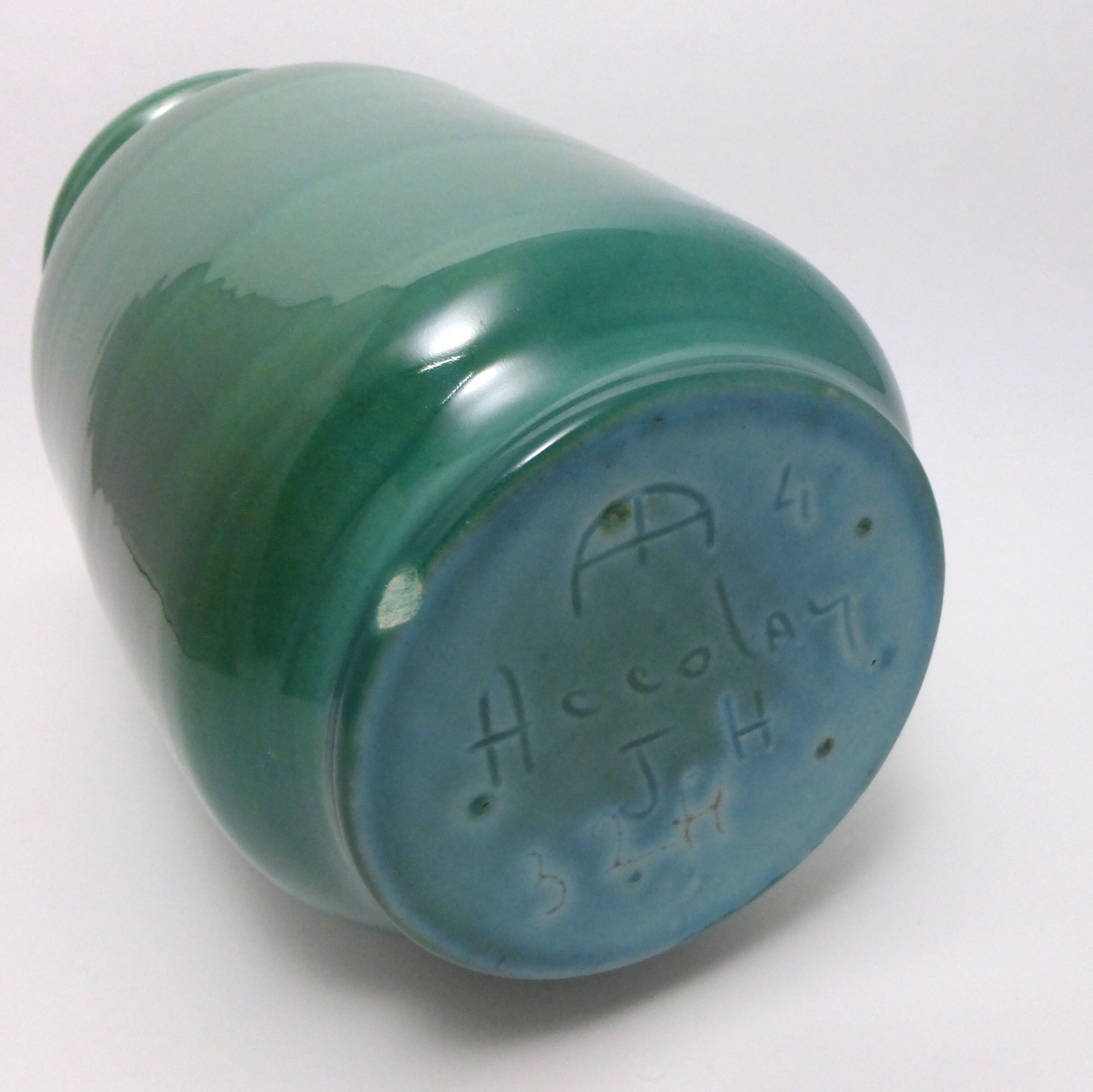 Green vase nuanced Accolay 1950-1960