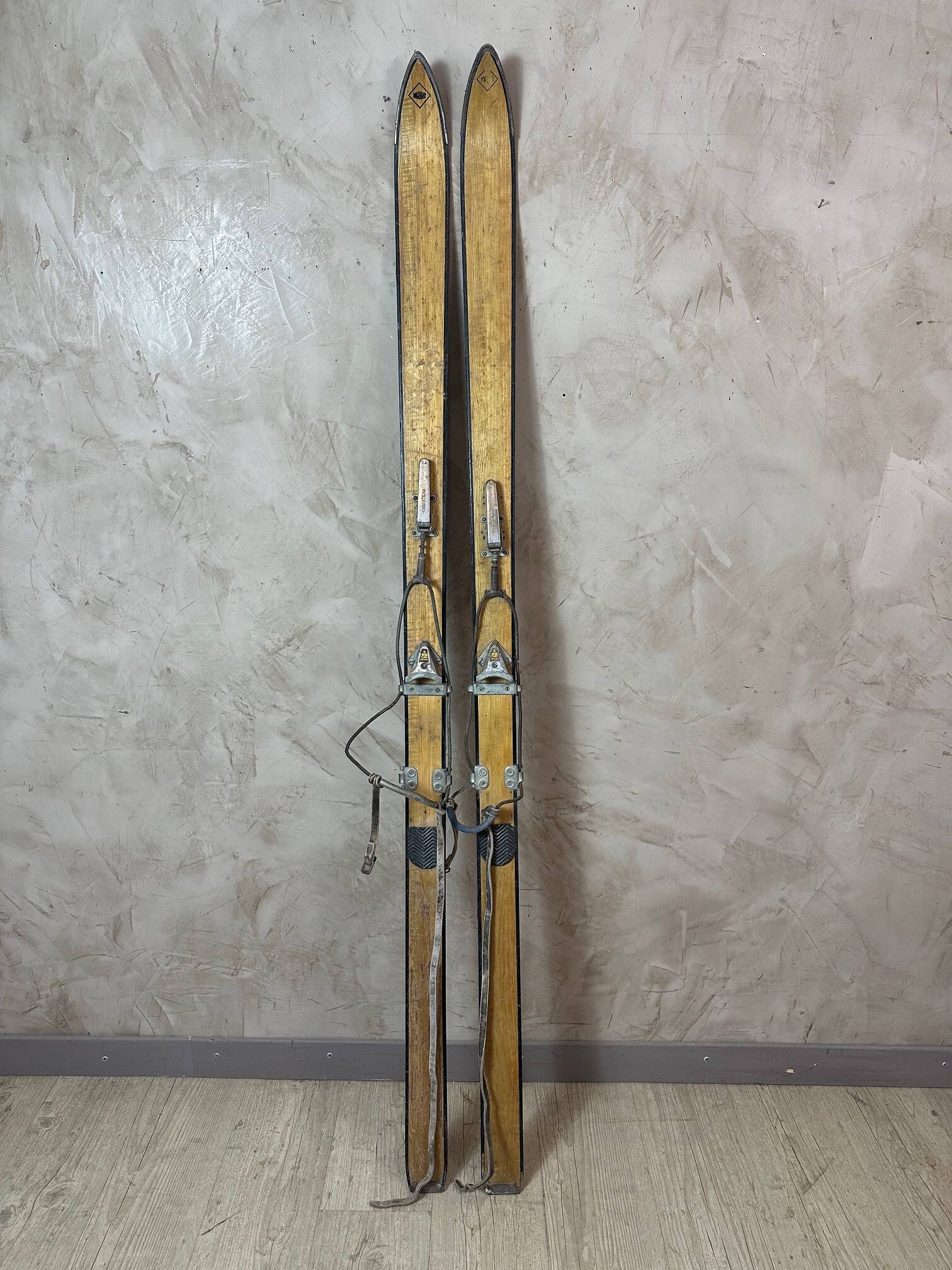 Old pair of skis