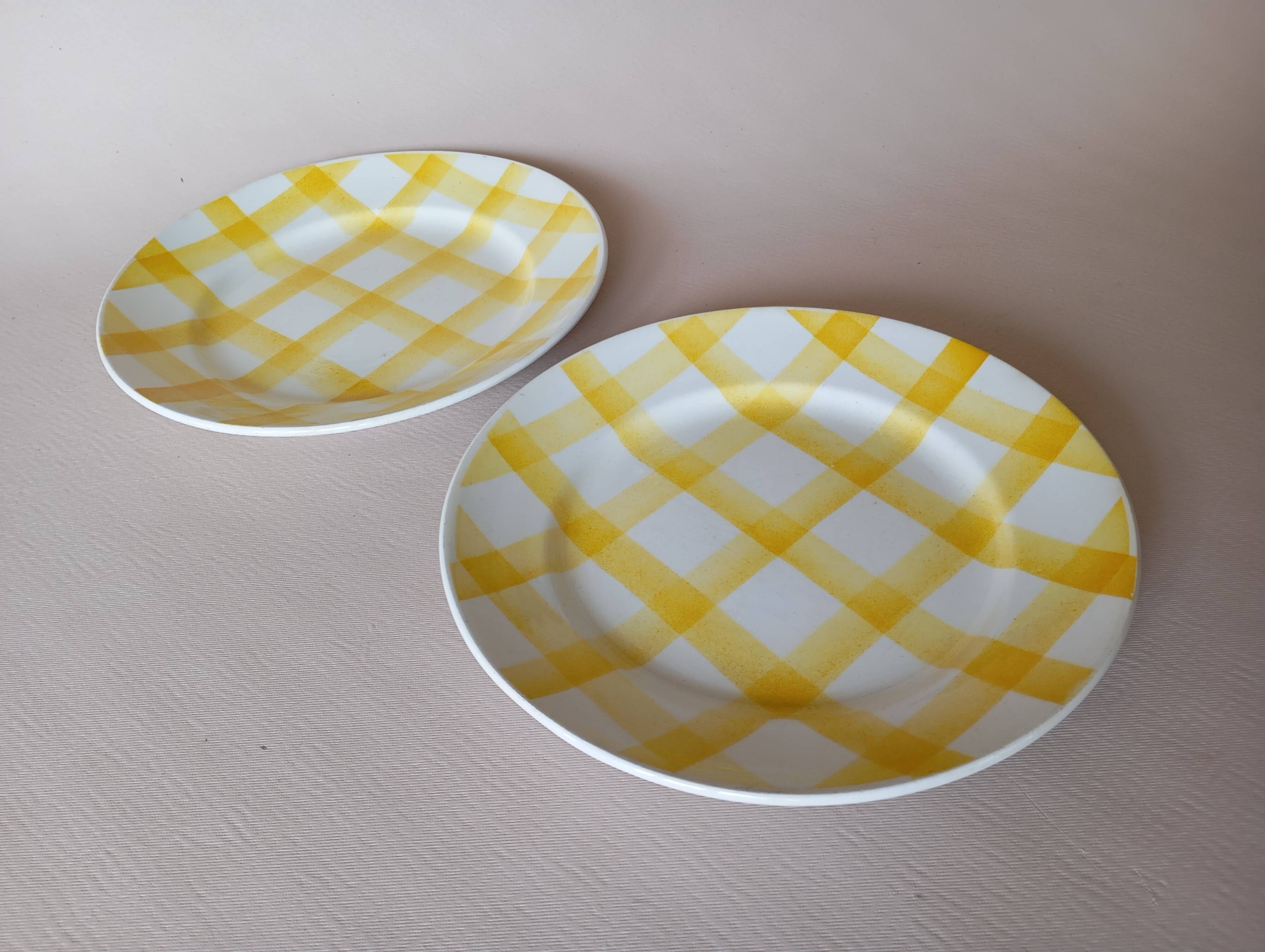 2 Moulin des Loups yellow “Tablecloth” plates