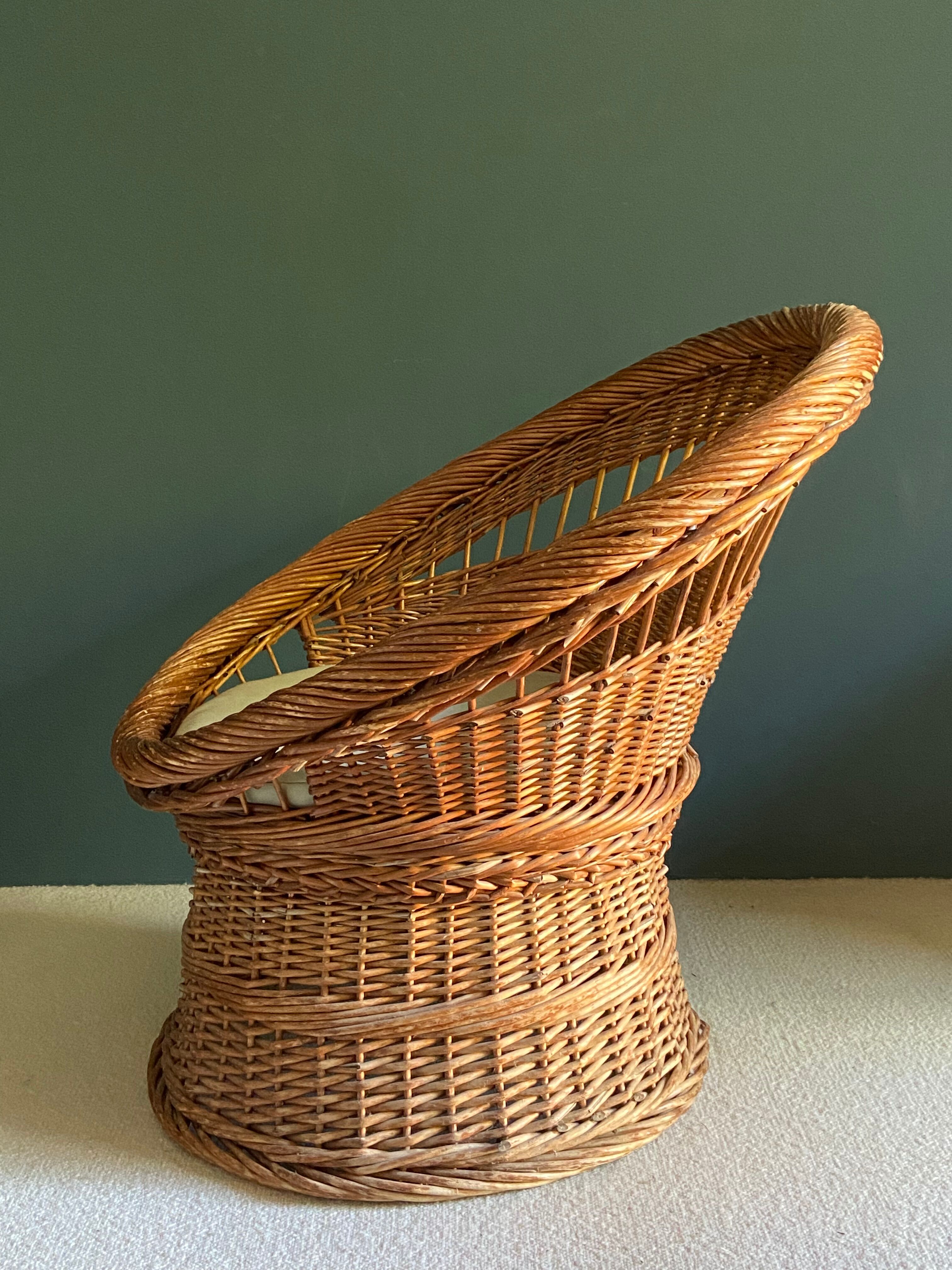 Lot de fauteuils et table en rotin osier années 70