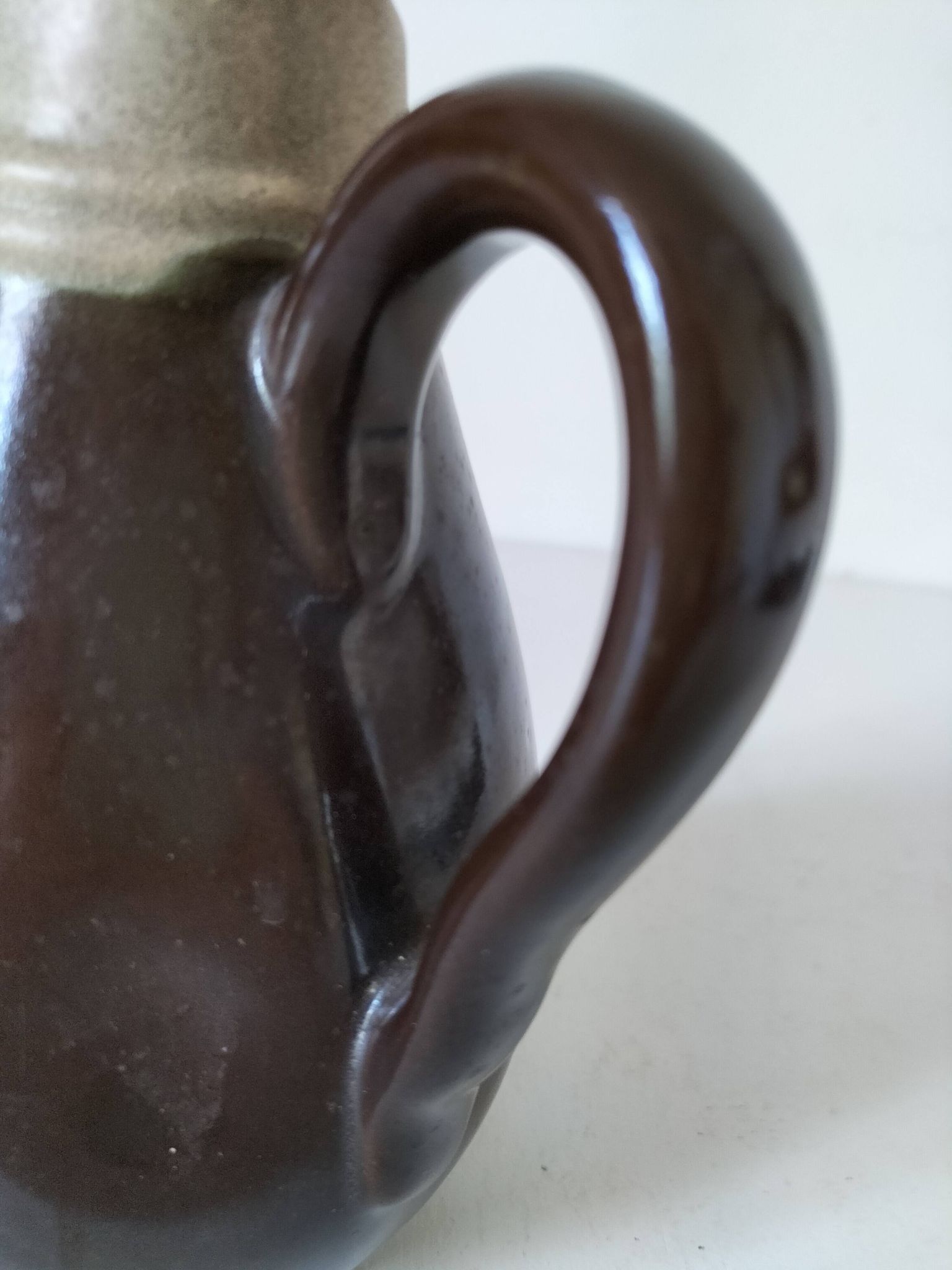 Two-tone stoneware jug model 424