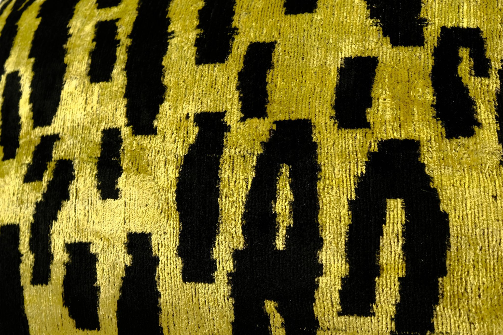 Tiger motif pillow cover