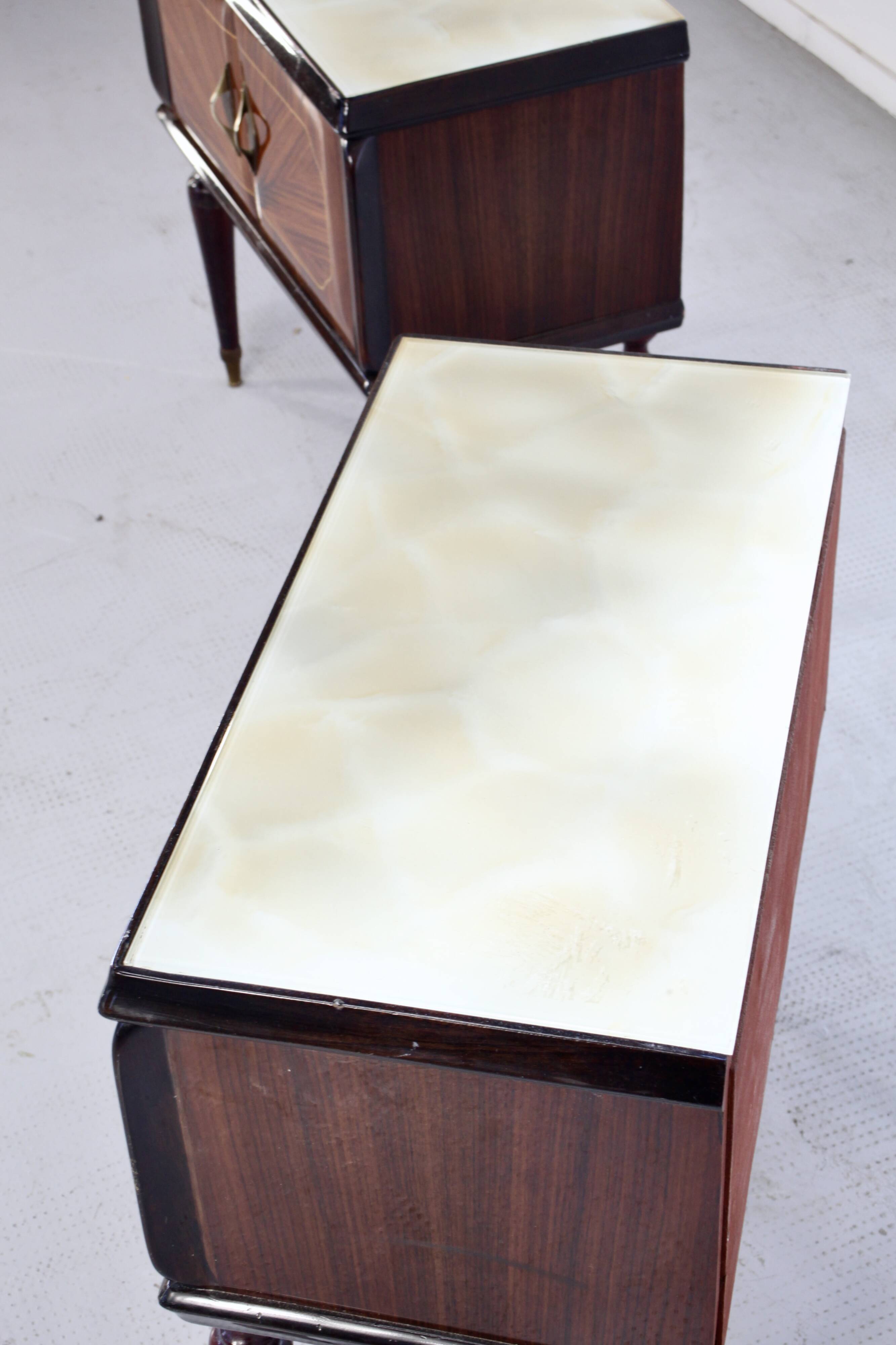 Set Of 2 Italian Midcentury Walnut Burl And Brass Bedside Tables / Cabinets