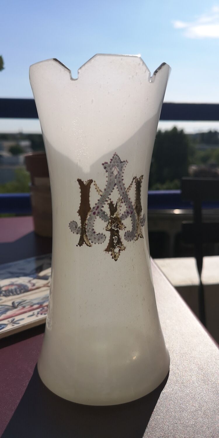 Opaline vase with cut neck, crown shape - mid-19th century
