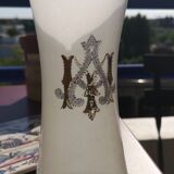 Vase en opaline au col découpé, forme de couronne - milieu 19e siècle