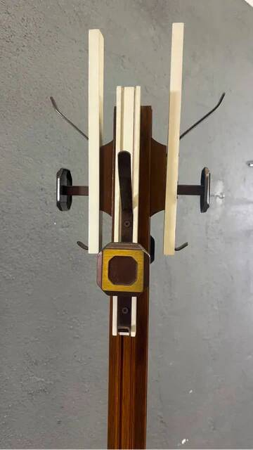 Porte-manteau en bois et acier inoxydable des années 1960 par Carlo De Carli pour FIARM.