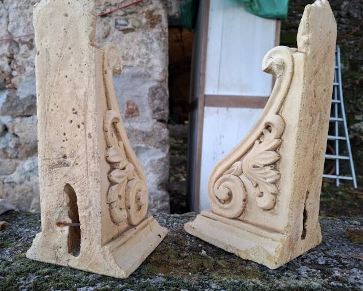 Moulded plaster bookends