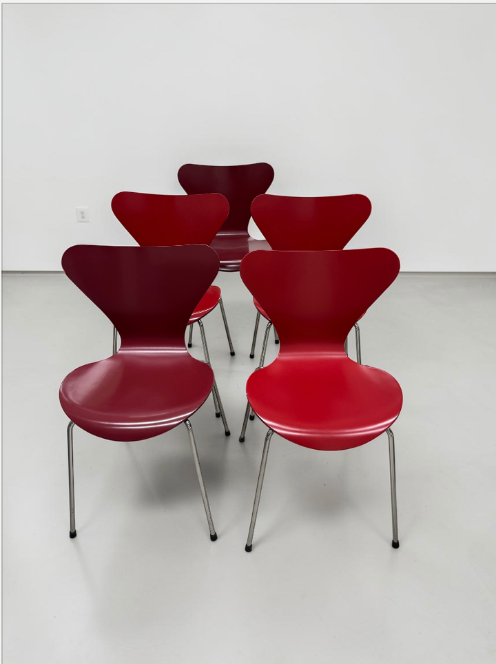 Series 7 Chairs by Arne Jacobsen for Fritz Hansen, red