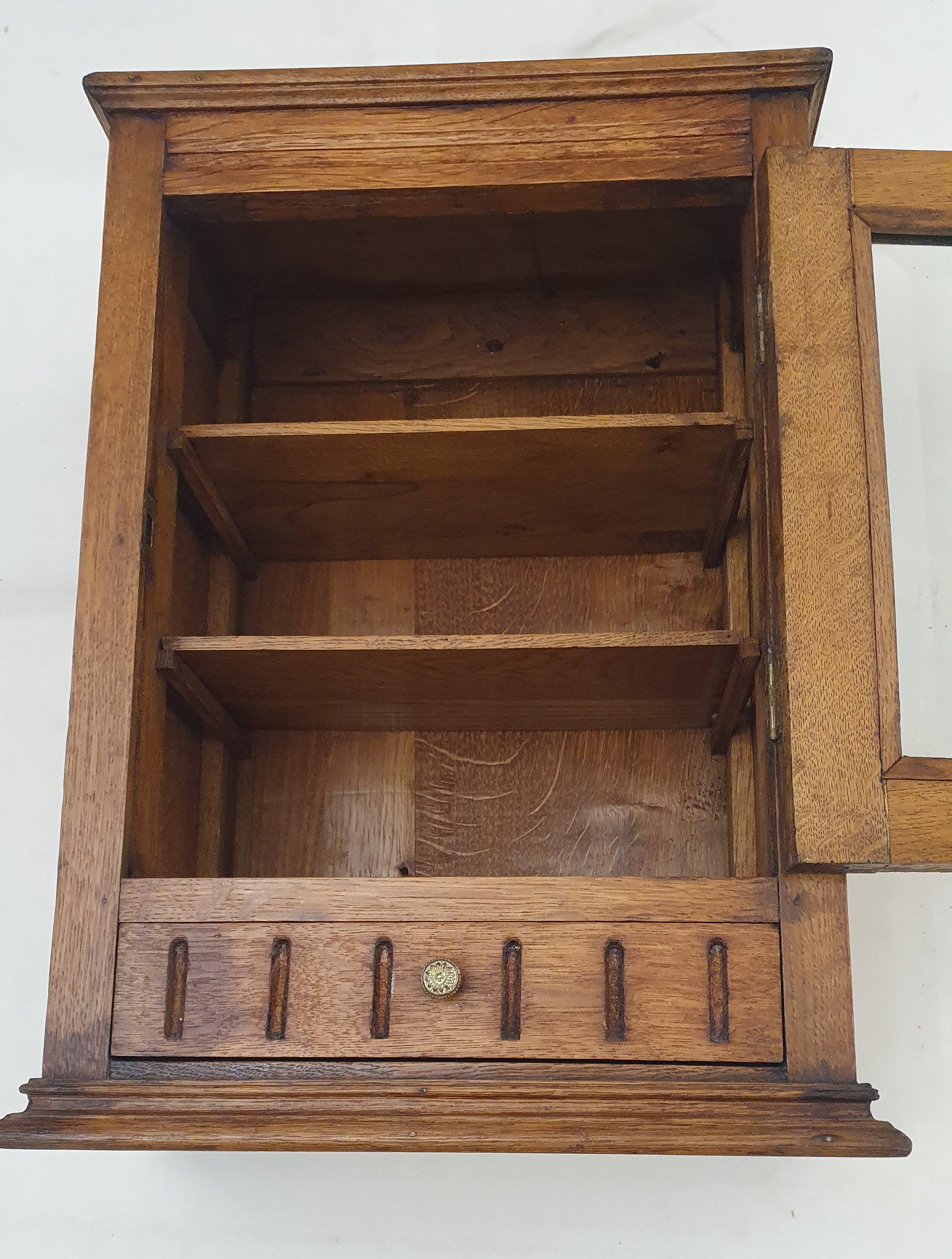 Small wall cabinet
