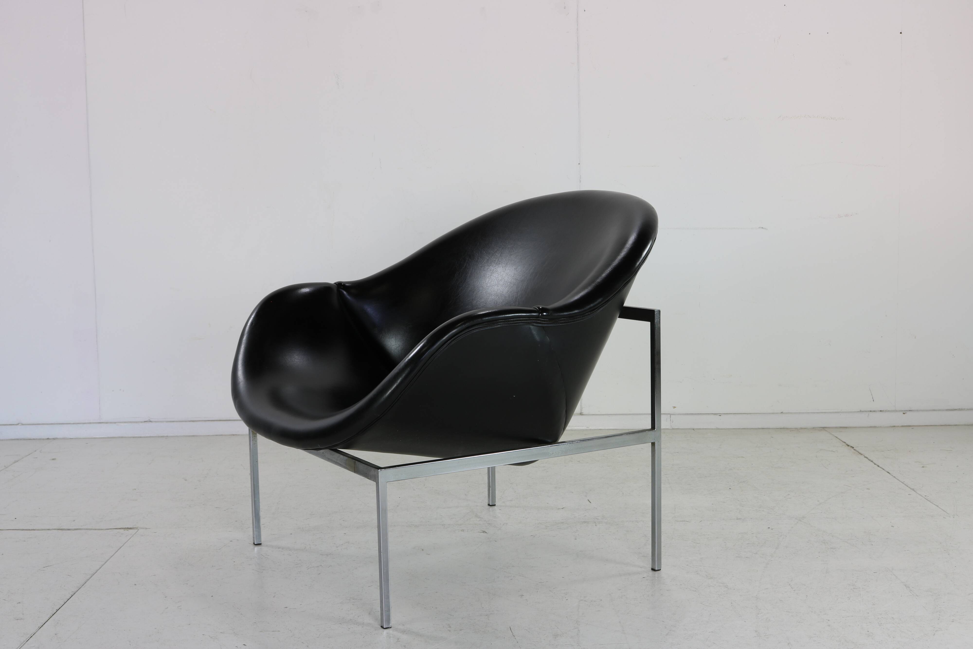 Dutch design easy chair by Rudolf Rohé Noordwolde
