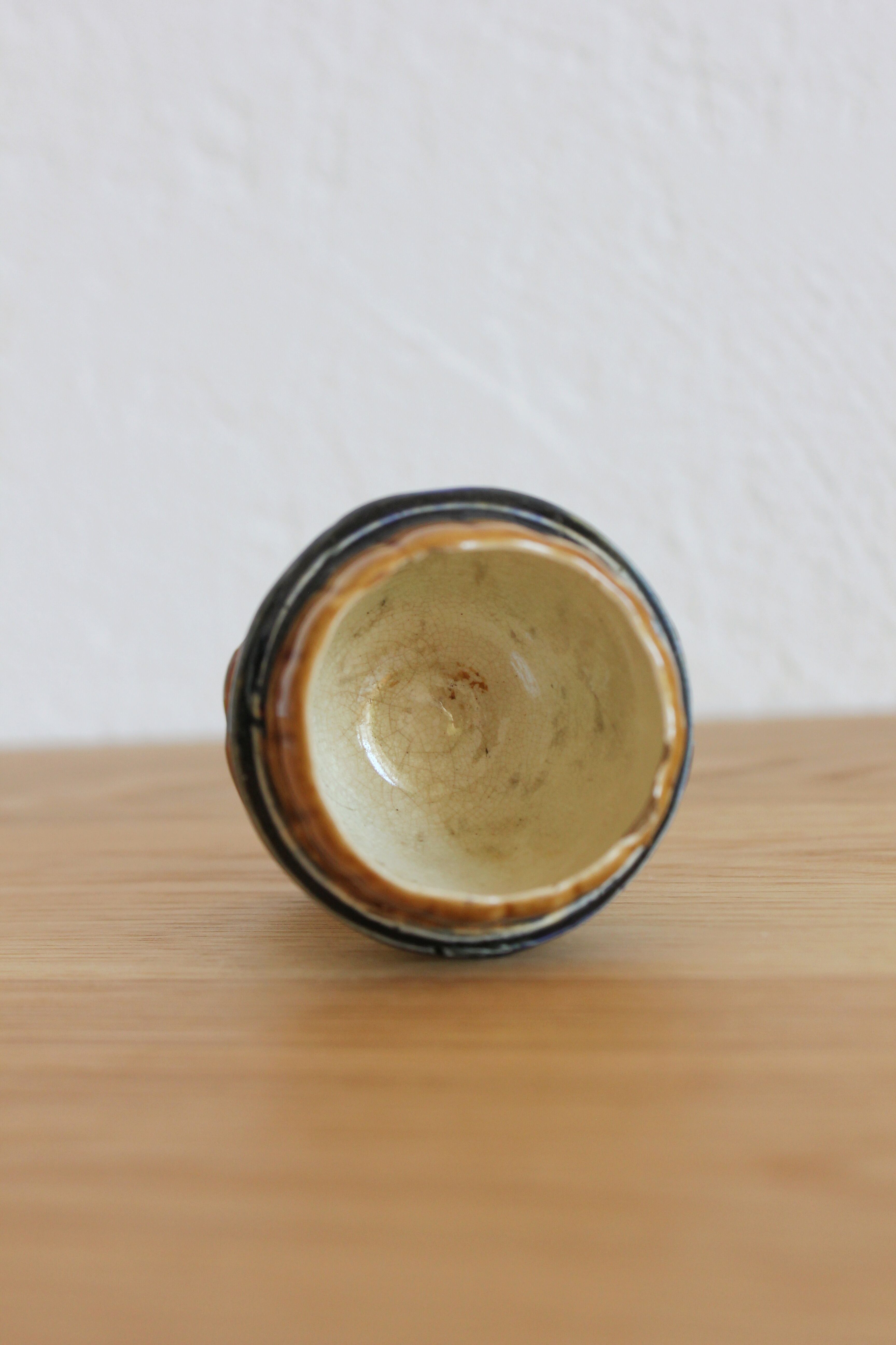 Late 19th-century earthenware egg cup in slipware