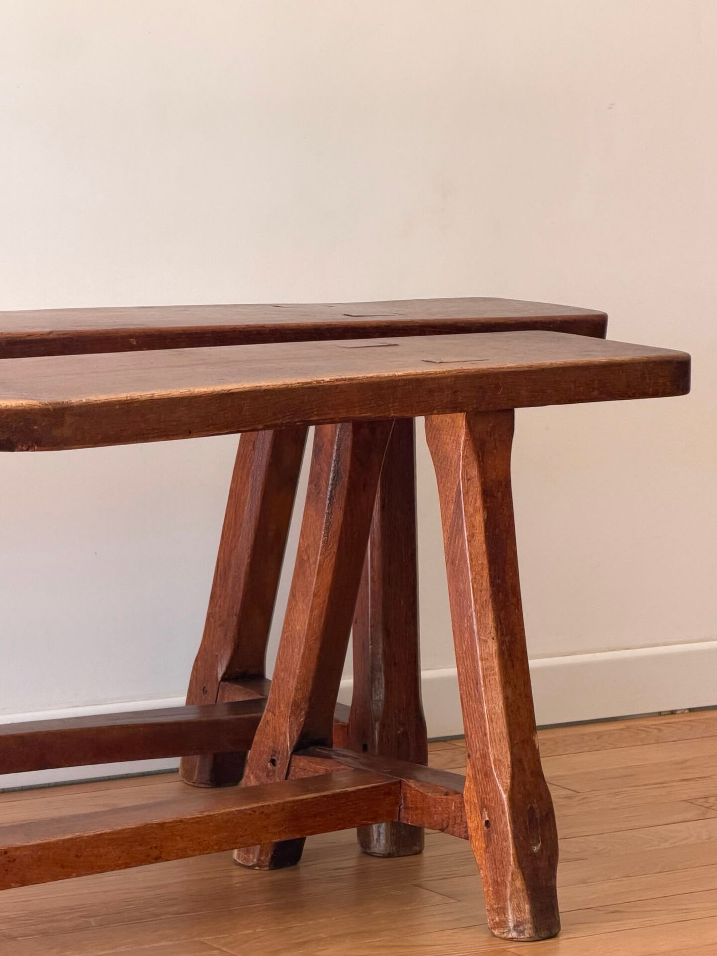 Banc en bois brut vintage