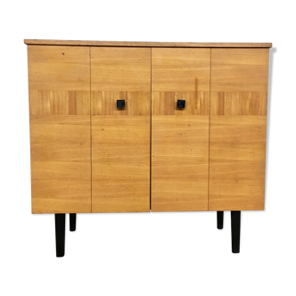 Buffet vintage pieds poignées en metal noir portes papillon 1950 1960