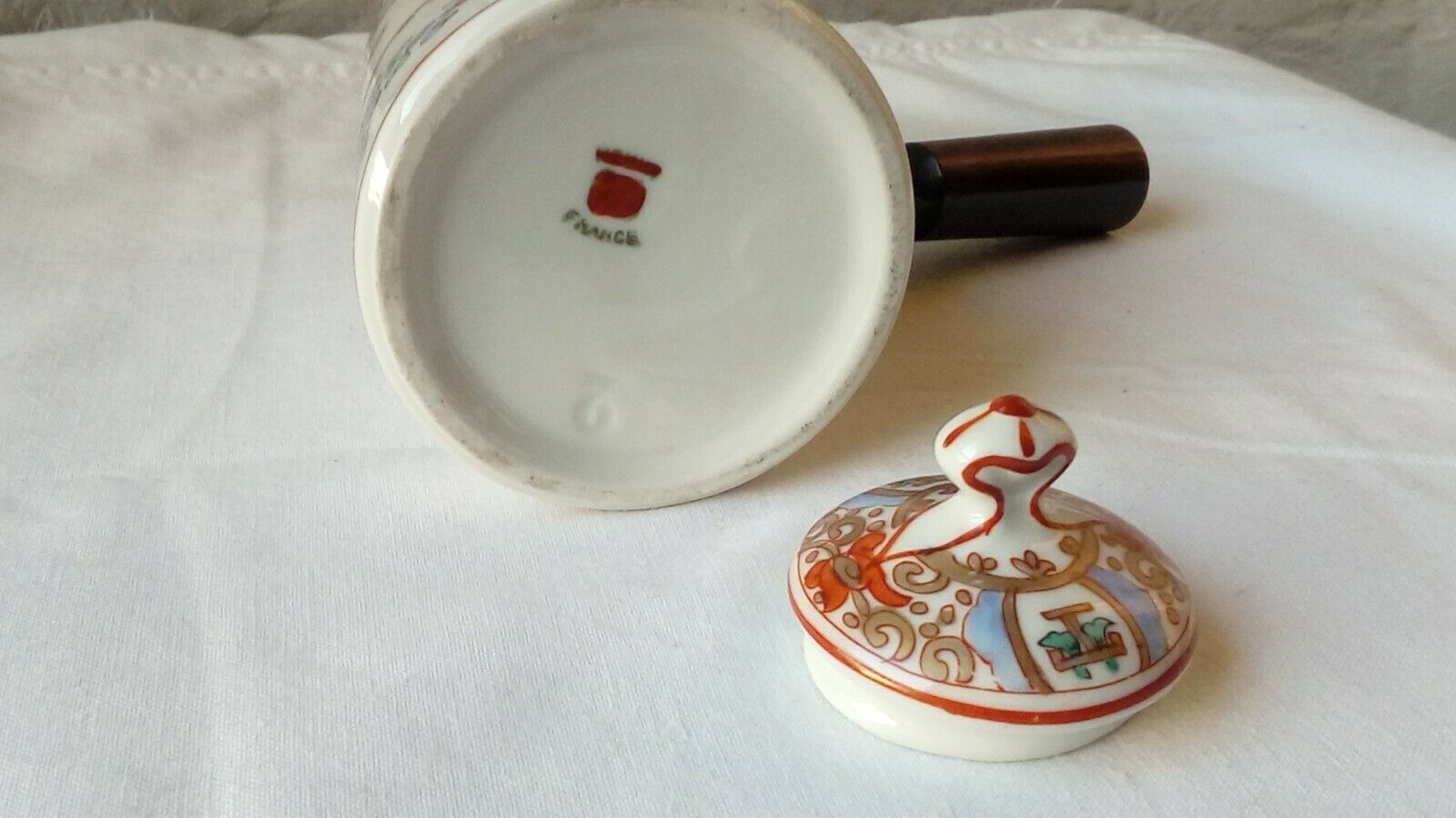 Mehun porcelain chocolate maker