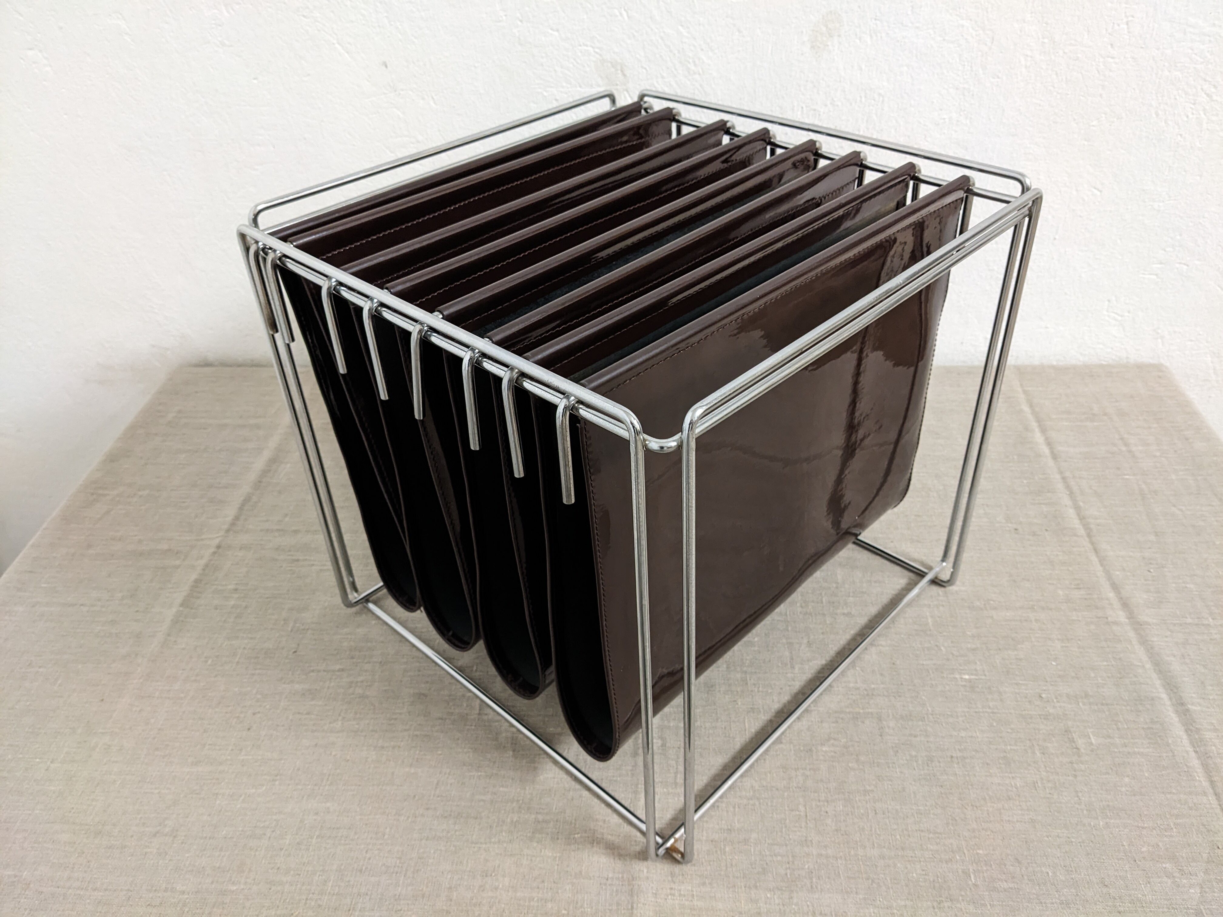 Magazine holder design Gérard Rignault published by Group S.A.